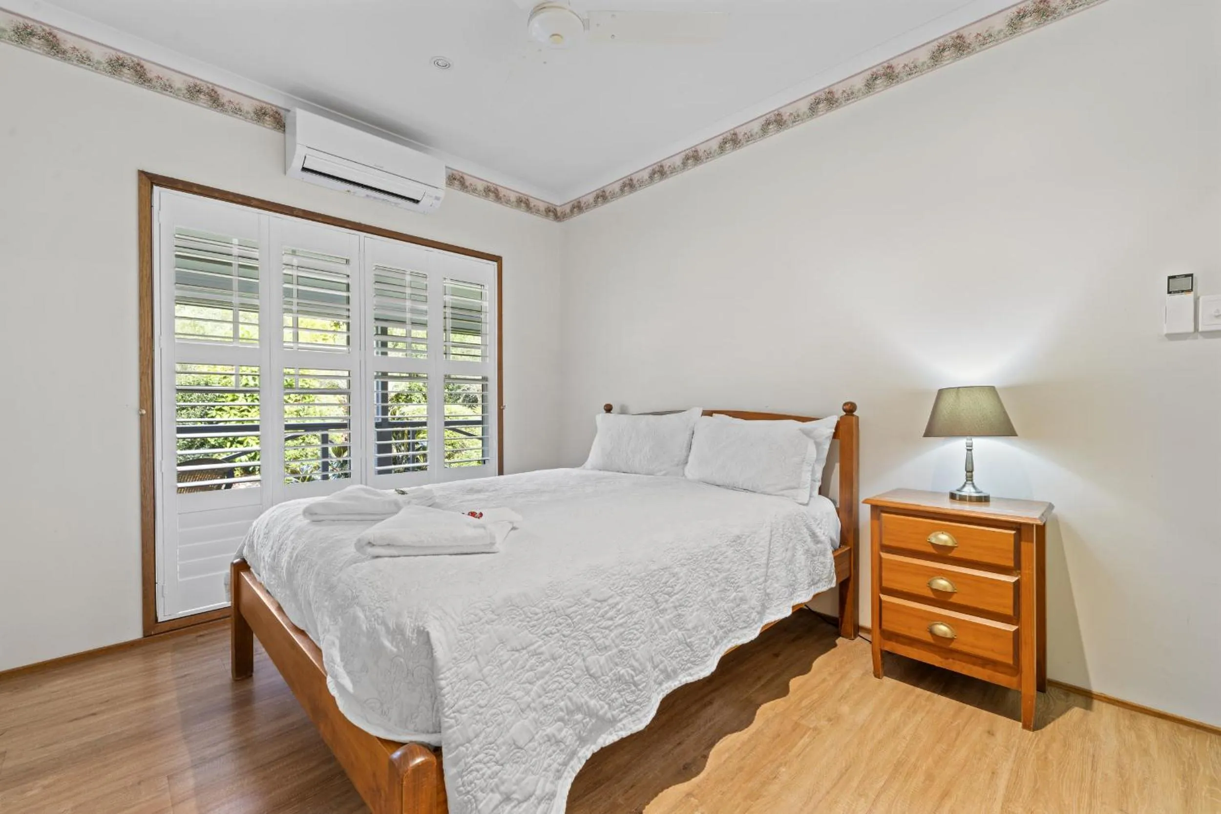 Bed in Birds 'n' Bloom Cottages