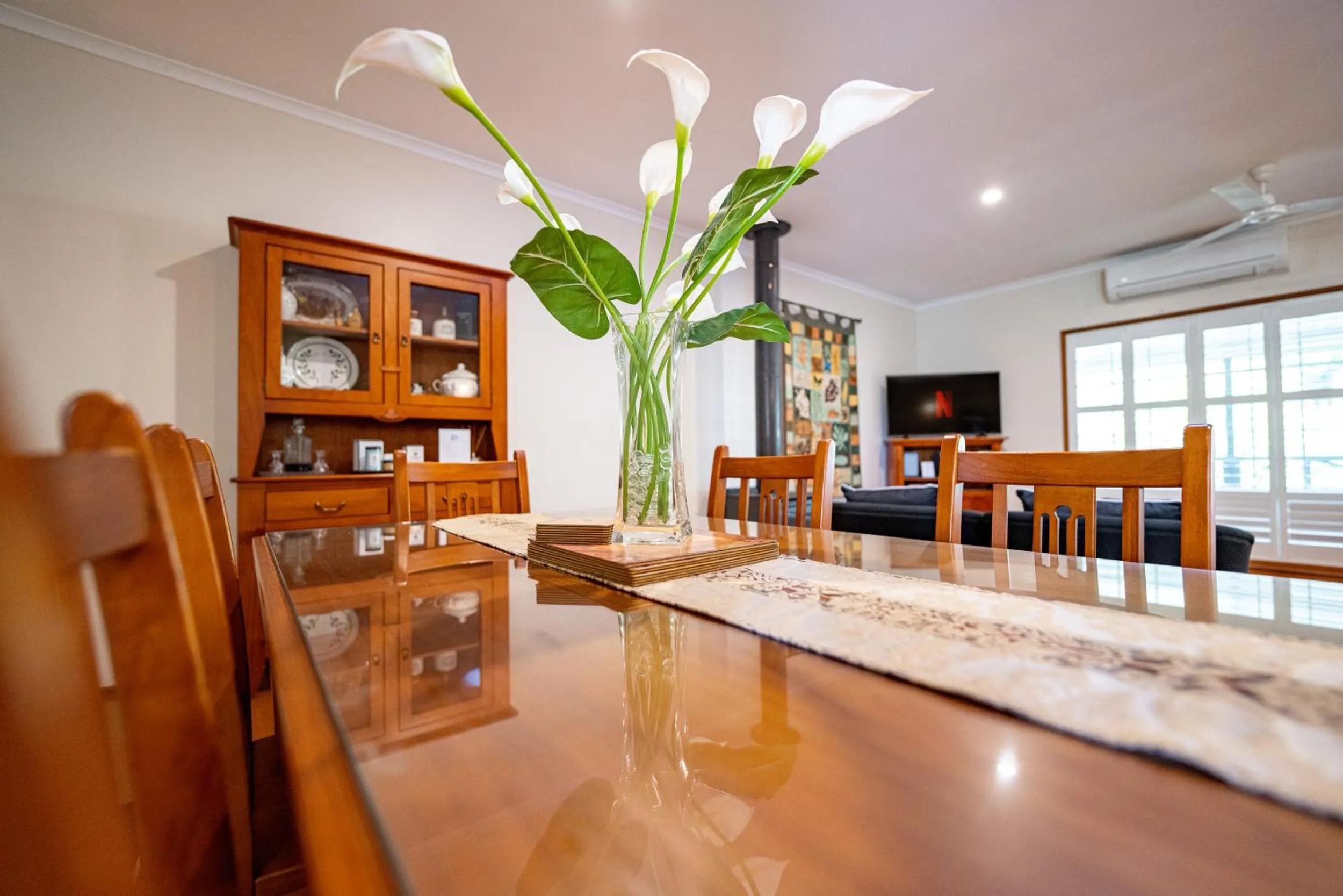 Living room in Birds 'n' Bloom Cottages