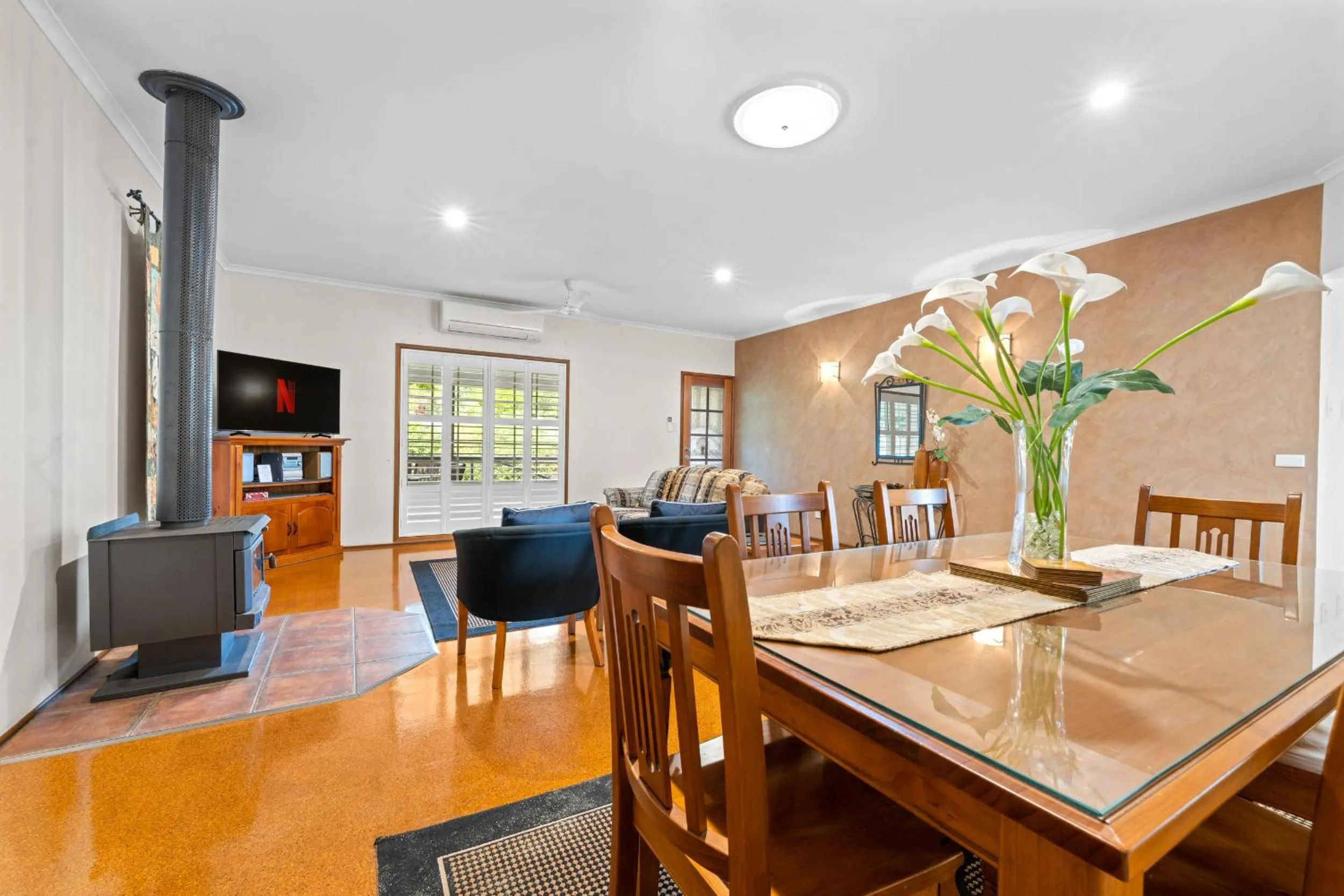 Living room in Birds 'n' Bloom Cottages