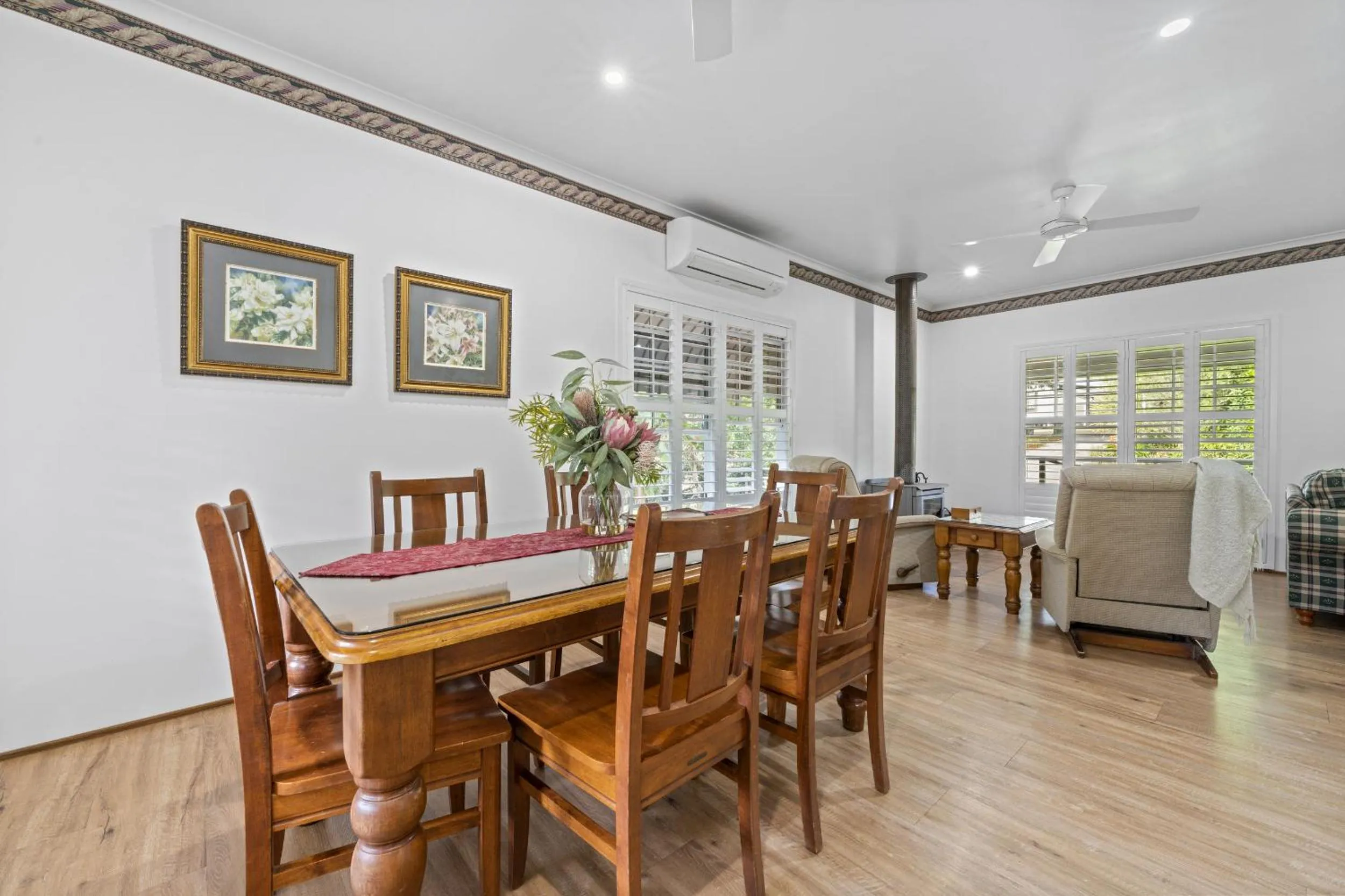 Living room in Birds 'n' Bloom Cottages