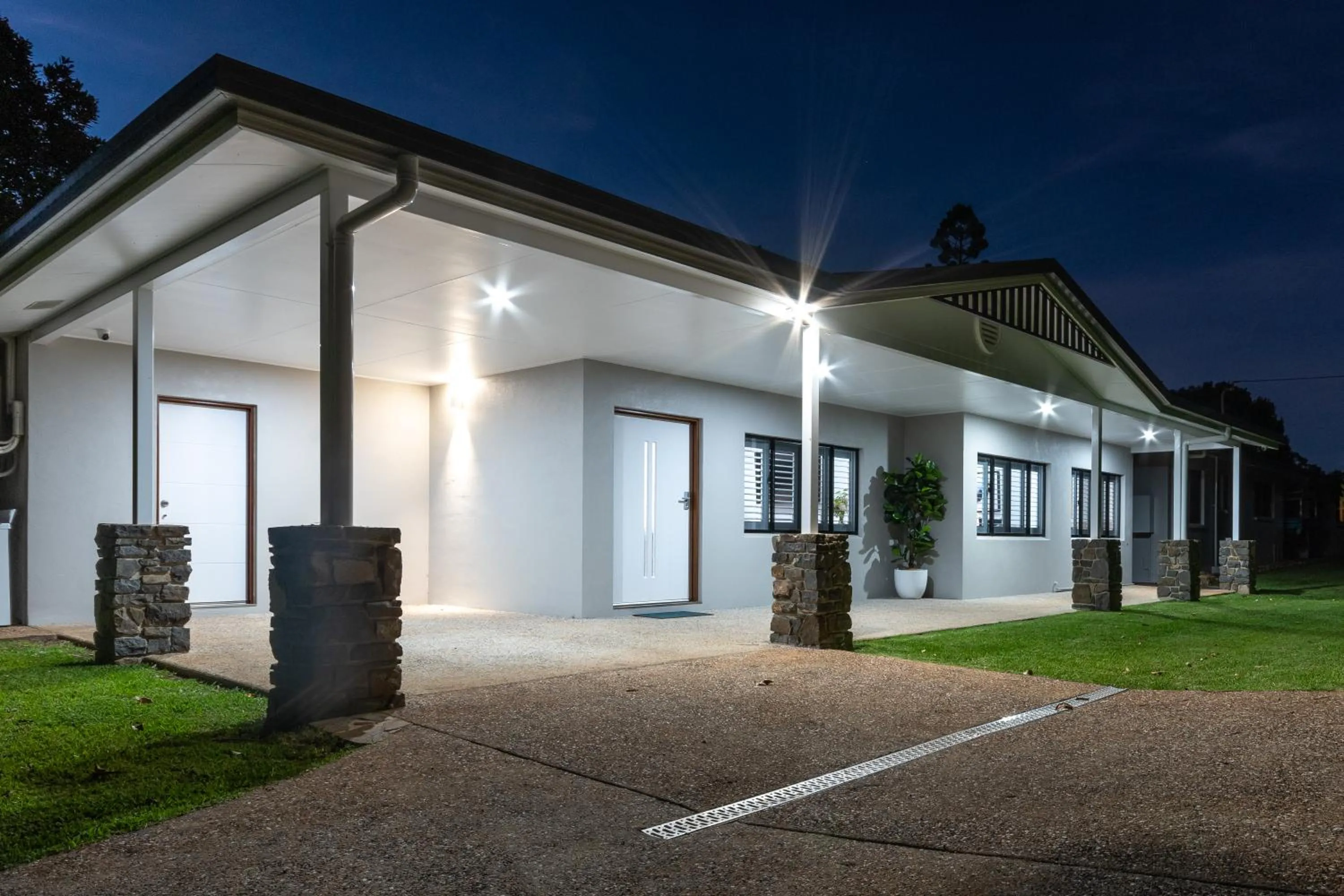 Three Bedroom Spa Villa in Birds 'n' Bloom Cottages