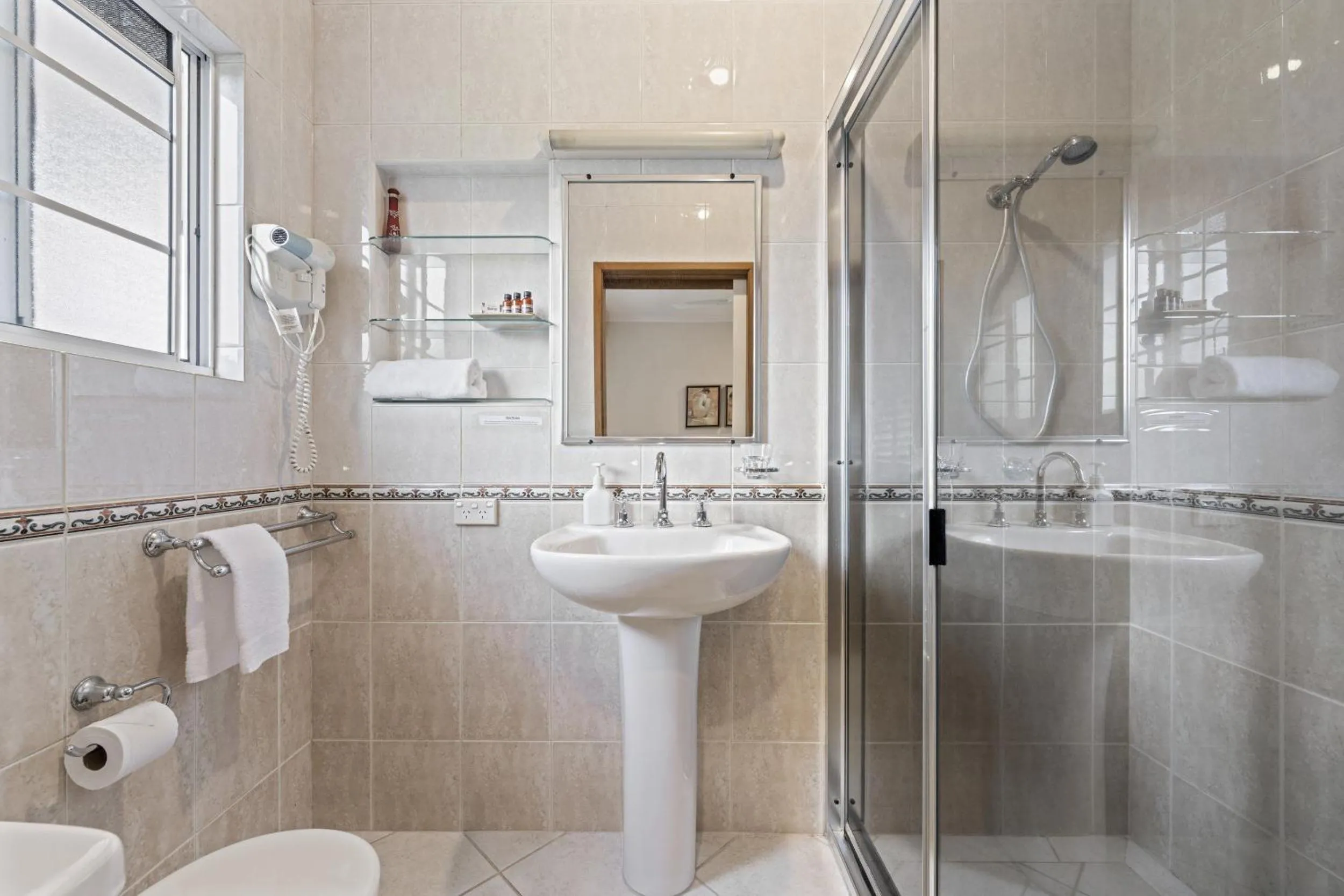 Shower in Birds 'n' Bloom Cottages