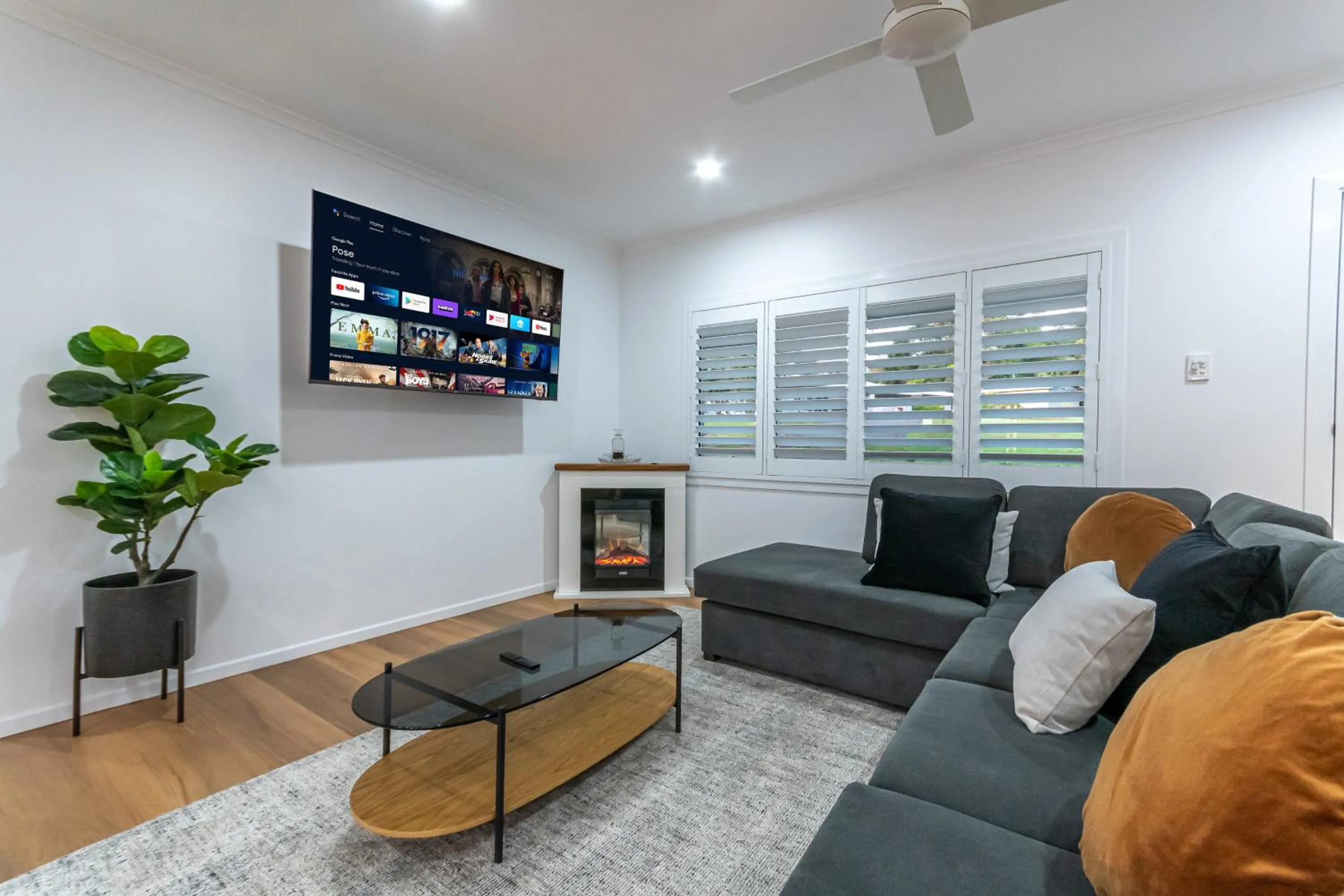 Living room in Birds 'n' Bloom Cottages