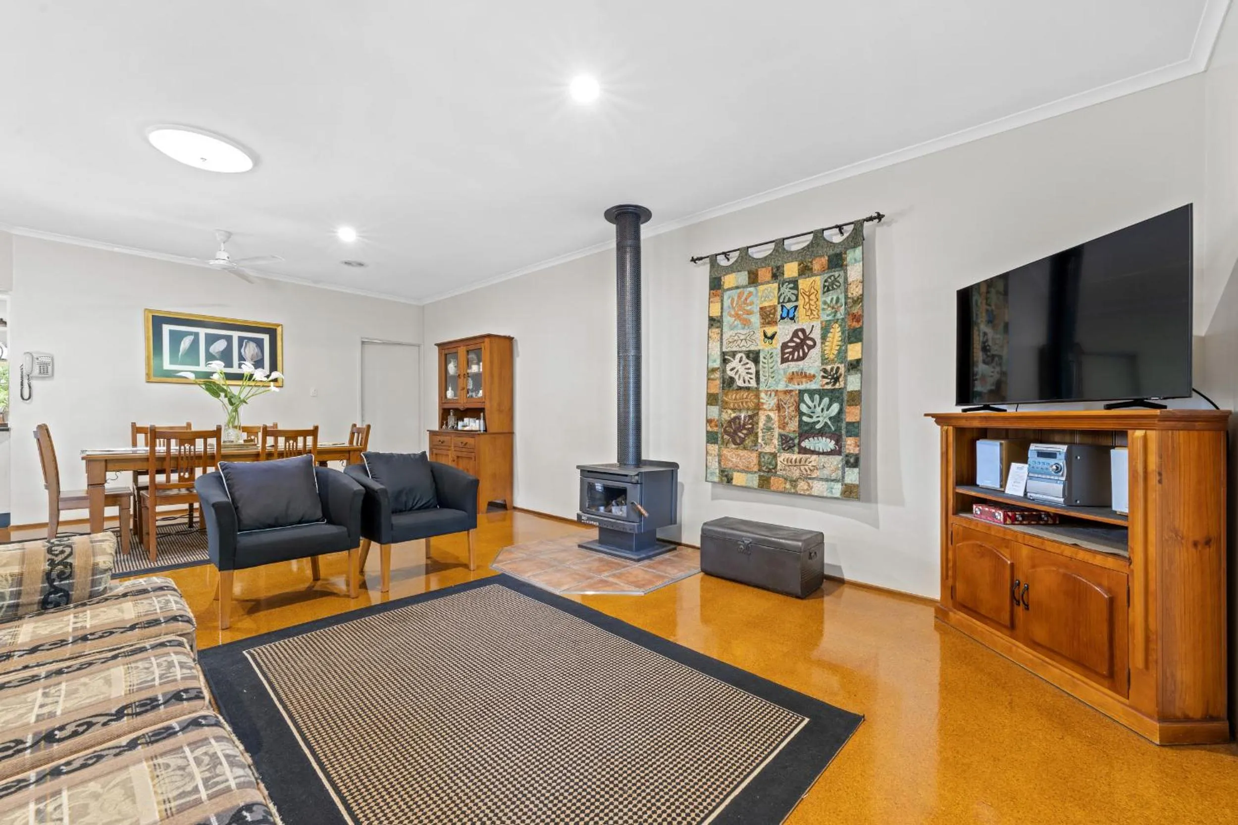 Living room in Birds 'n' Bloom Cottages