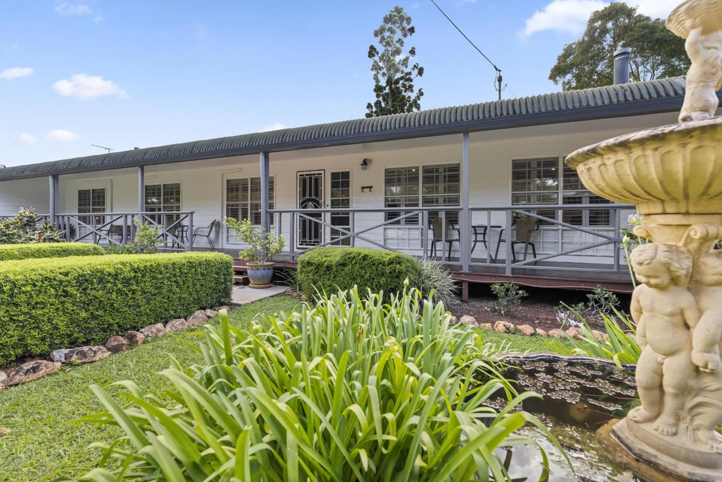 Property building in Birds 'n' Bloom Cottages