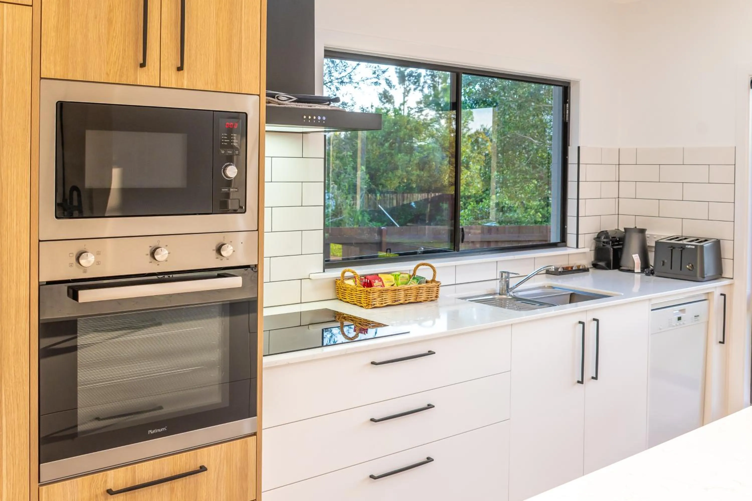Kitchen or kitchenette in Birds 'n' Bloom Cottages