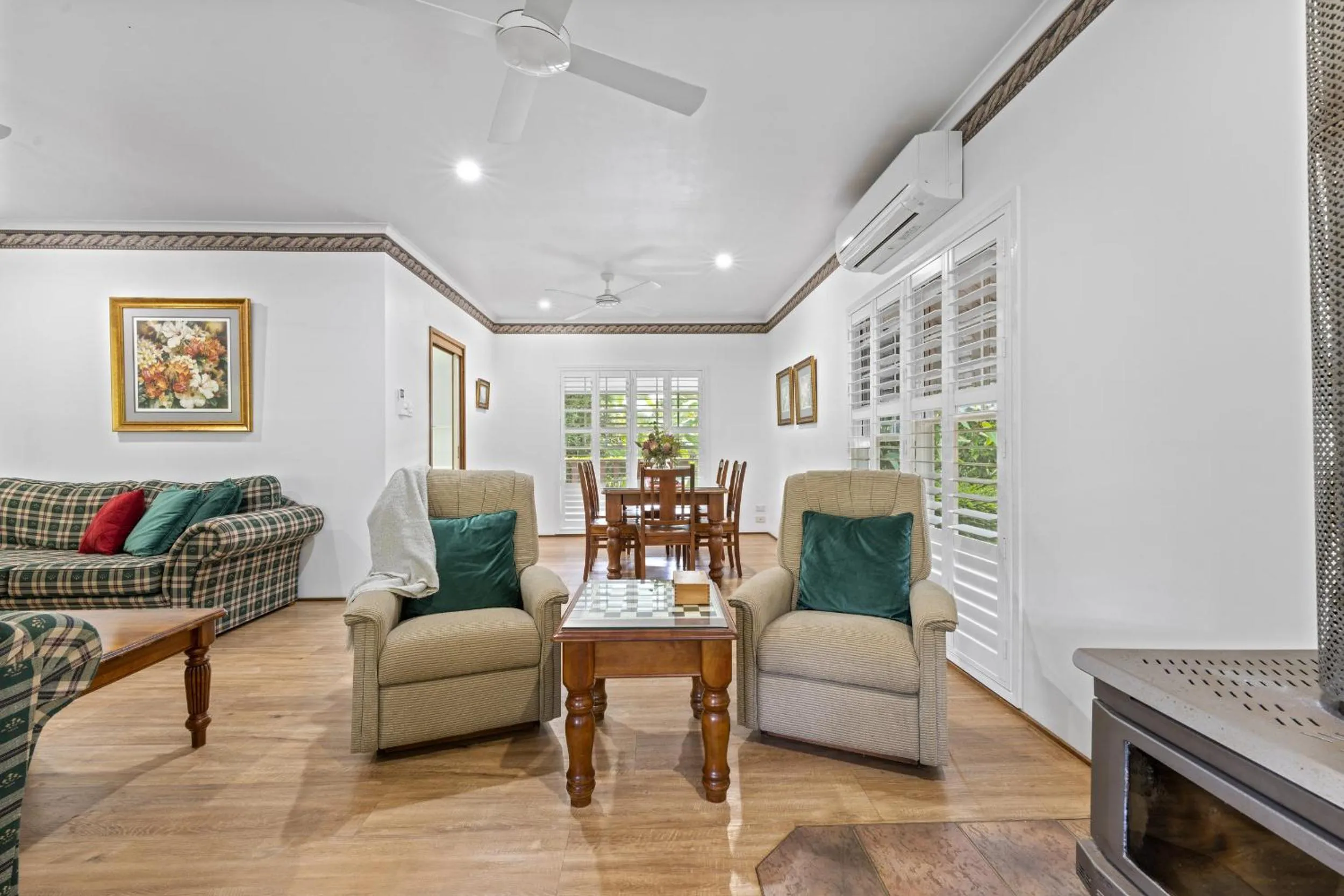 Living room in Birds 'n' Bloom Cottages