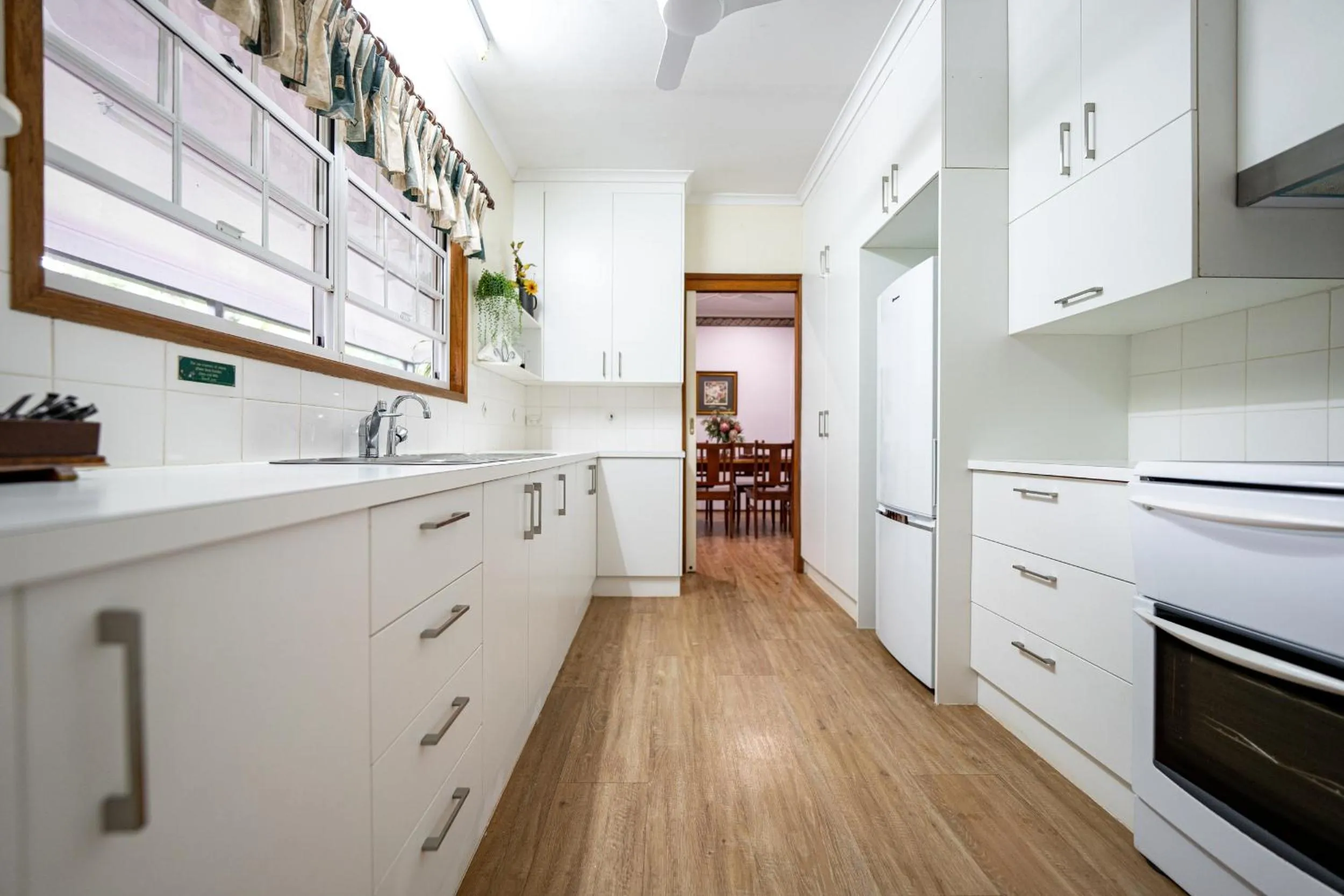 Kitchen or kitchenette in Birds 'n' Bloom Cottages