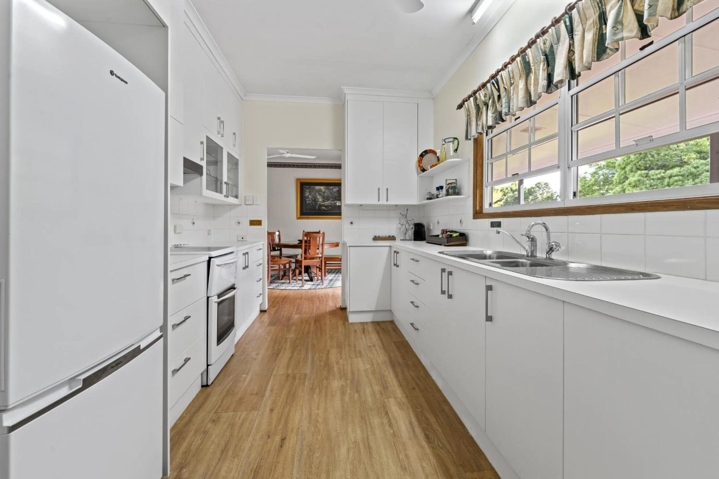 dishwasher in Birds 'n' Bloom Cottages