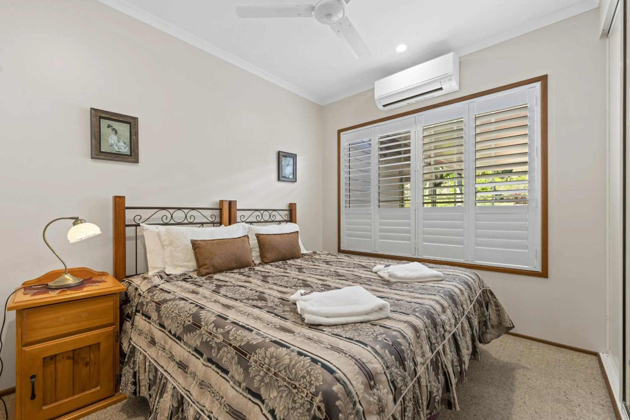 Bed in Birds 'n' Bloom Cottages