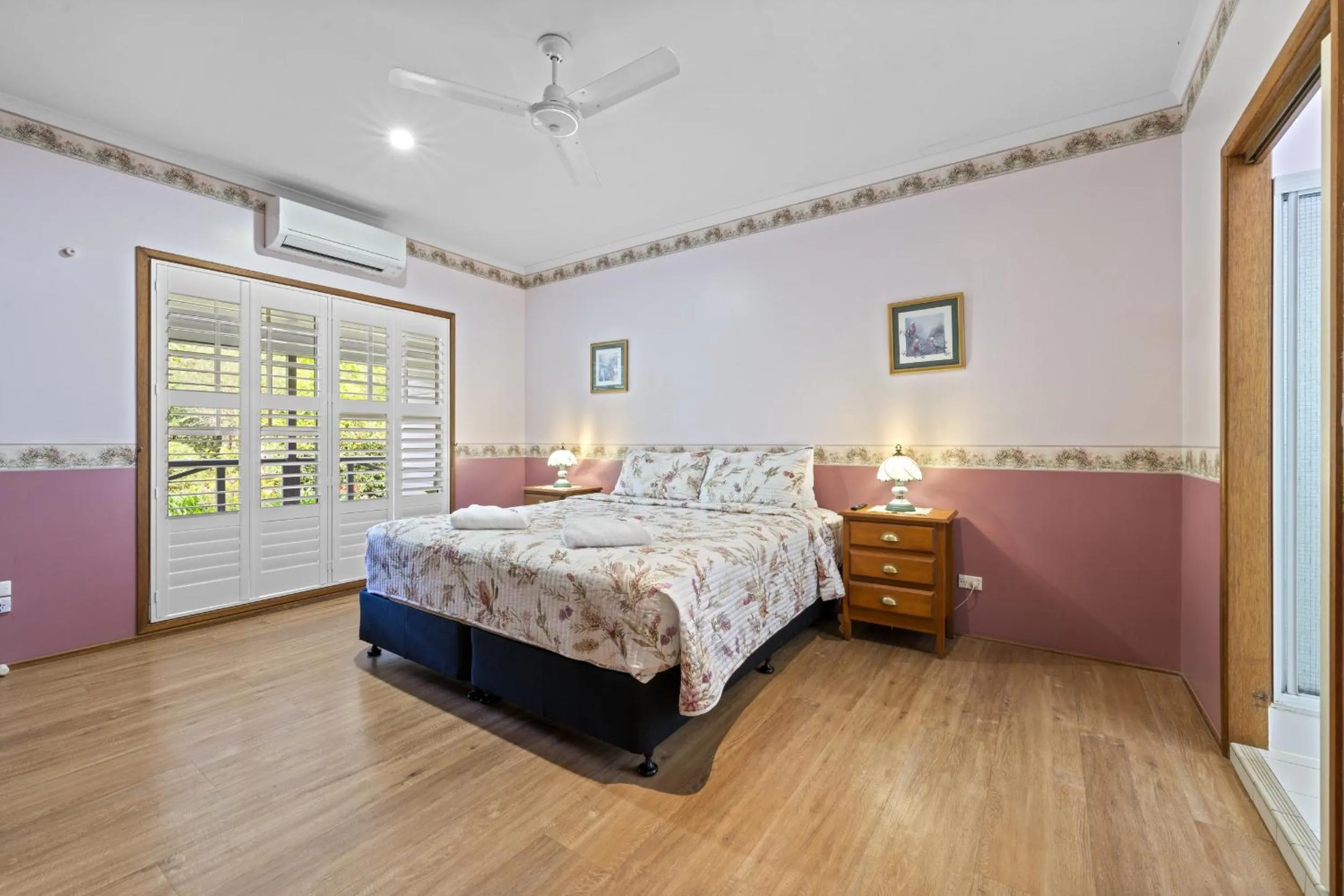 Bed in Birds 'n' Bloom Cottages