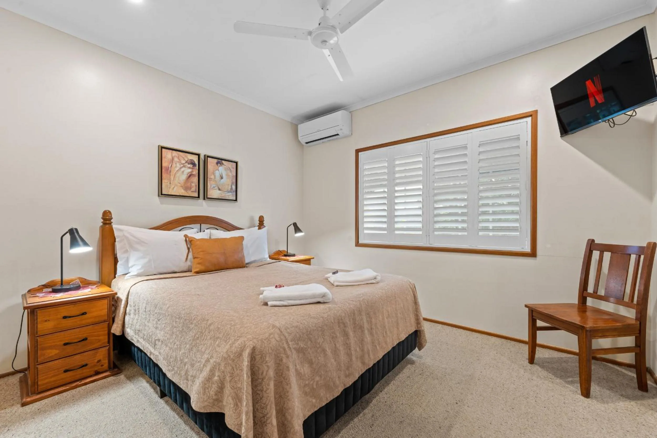 Bed in Birds 'n' Bloom Cottages