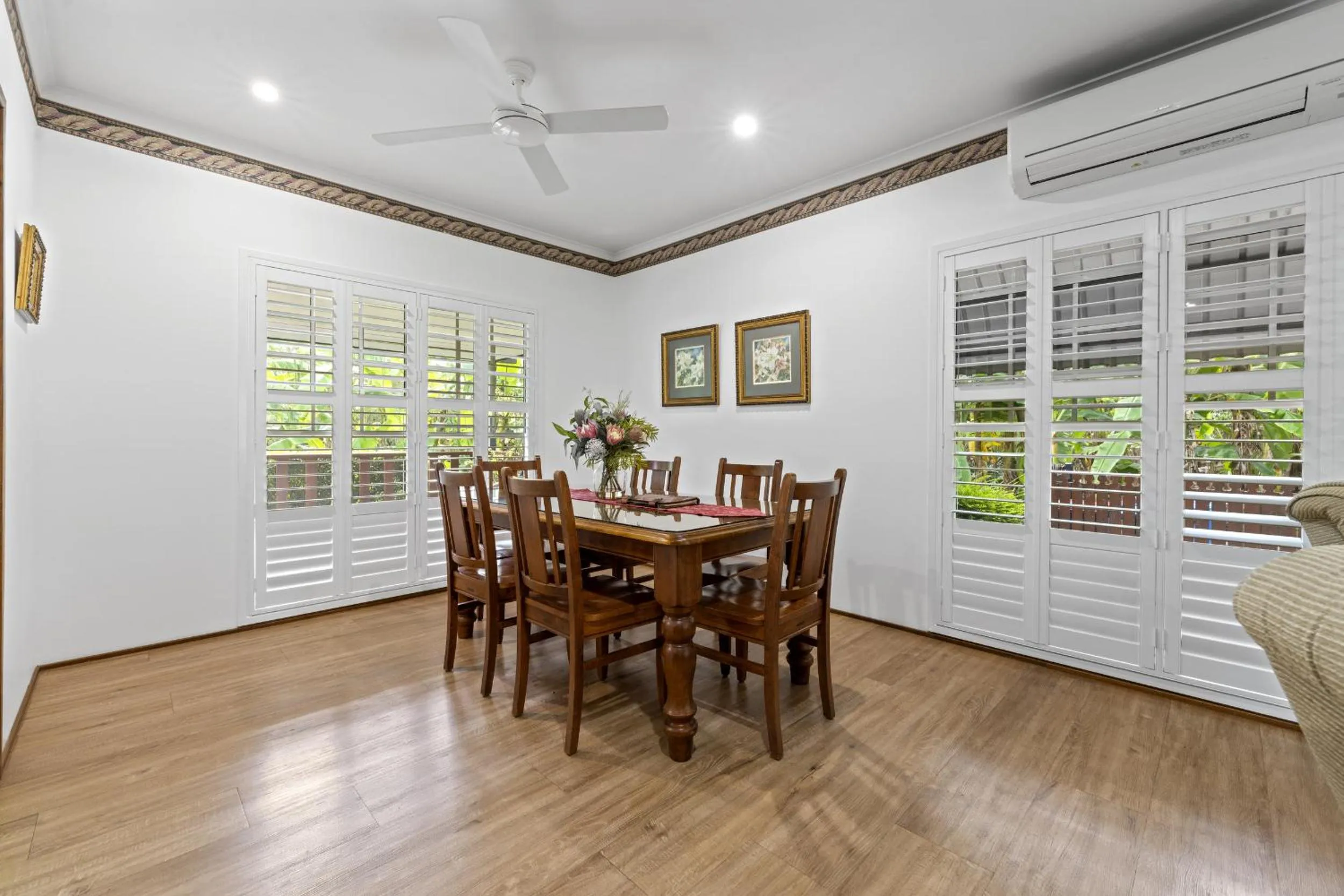 Dining area in Birds 'n' Bloom Cottages