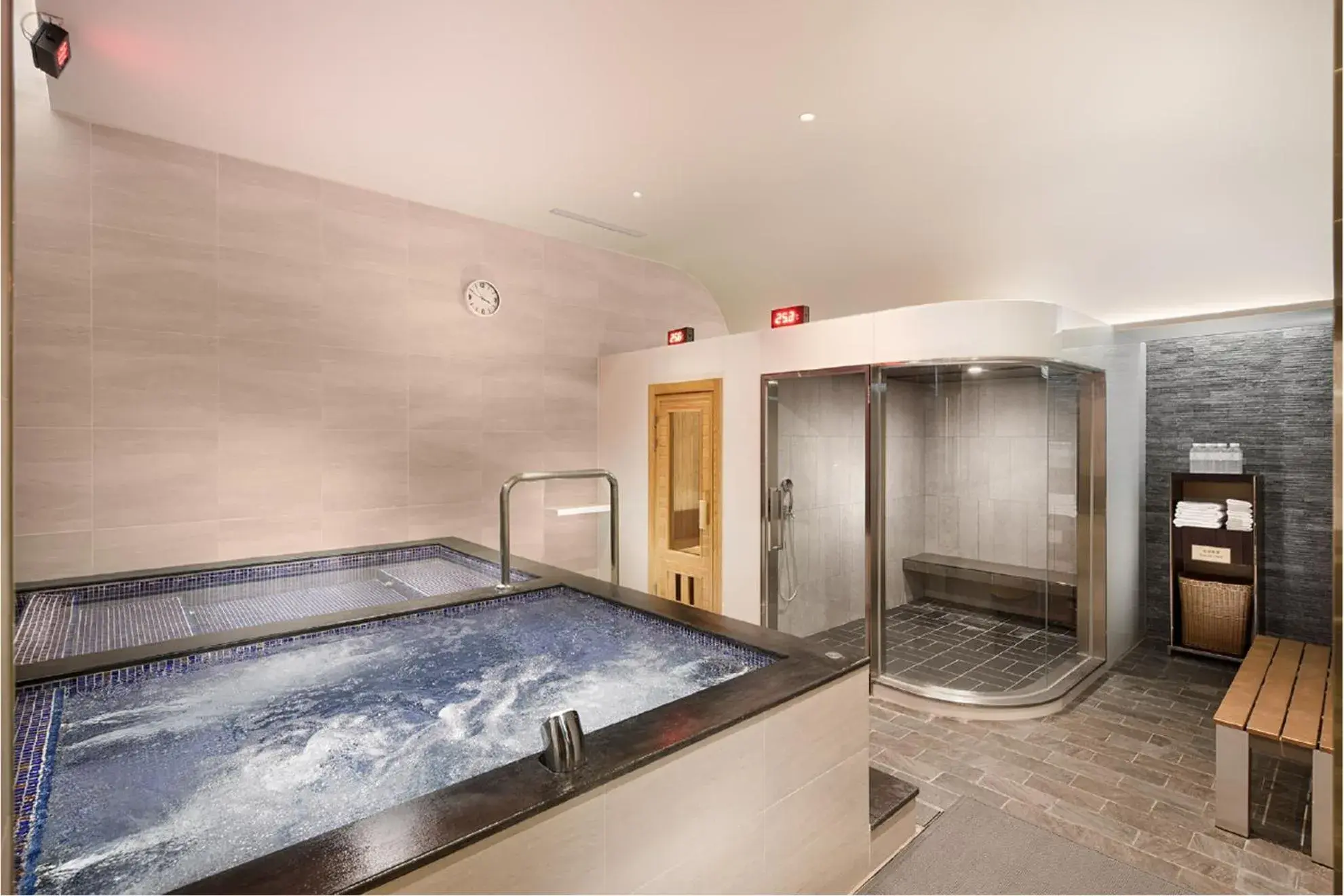 Fitness centre/facilities, Bed in Grand Mayfull Taipei Fitness centre/facilities, Bed in Grand Mayfull Taipei