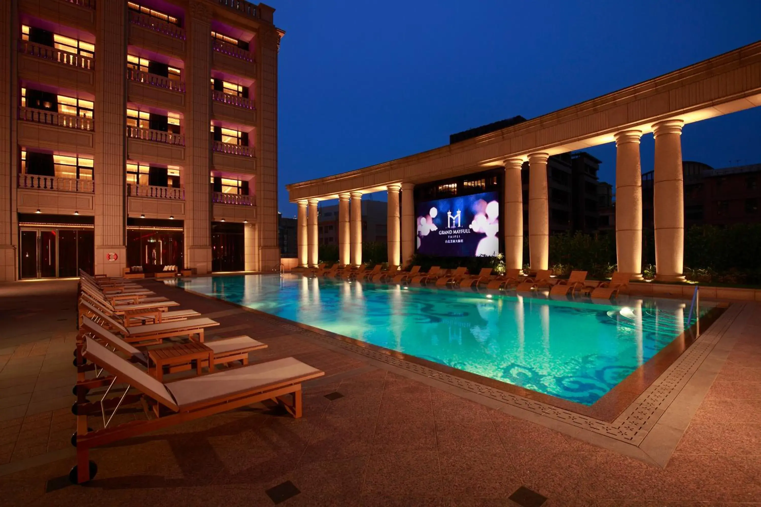 Swimming pool in Grand Mayfull Taipei Swimming pool in Grand Mayfull Taipei