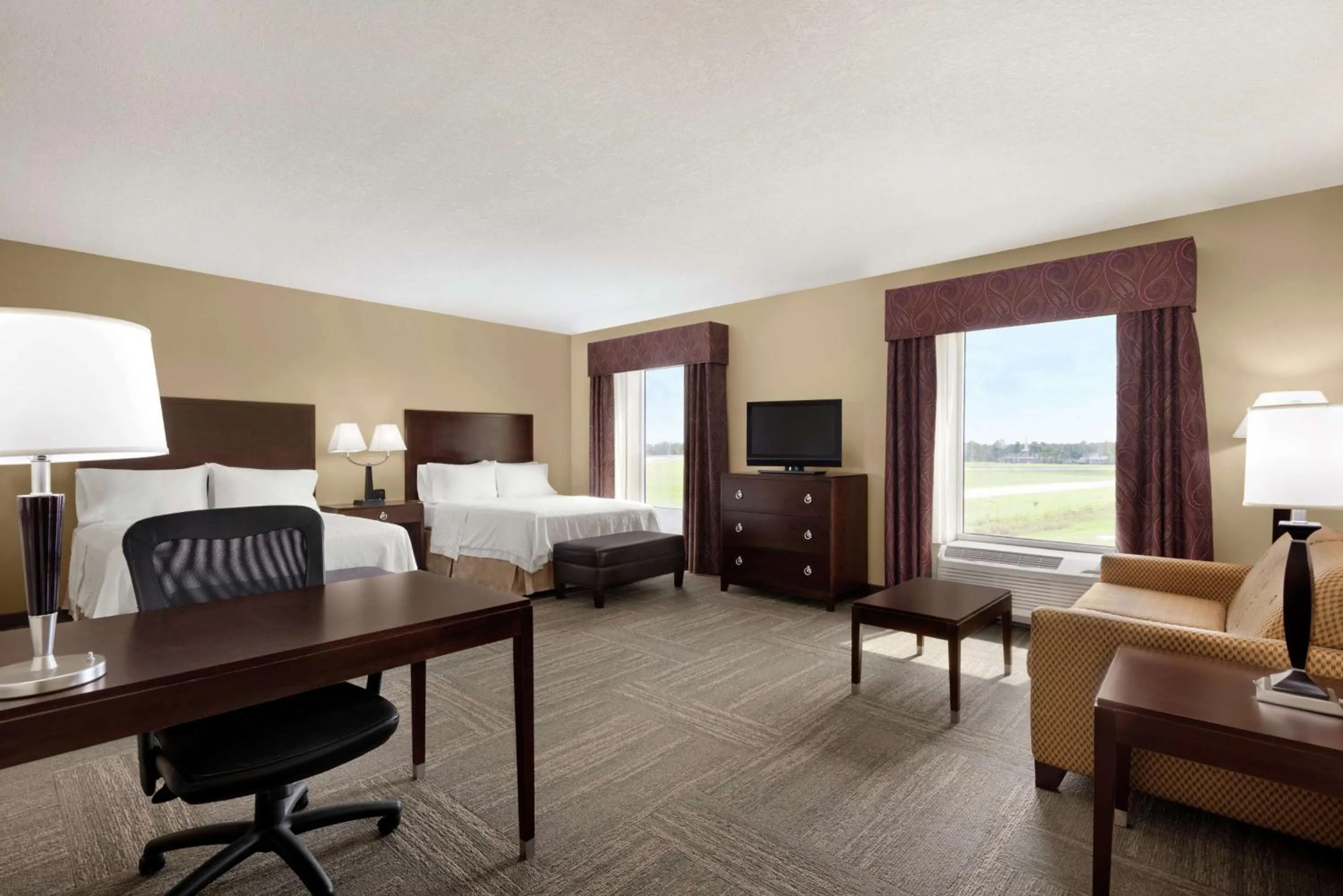 Bedroom, Bed in Hampton Inn & Suites Brunswick