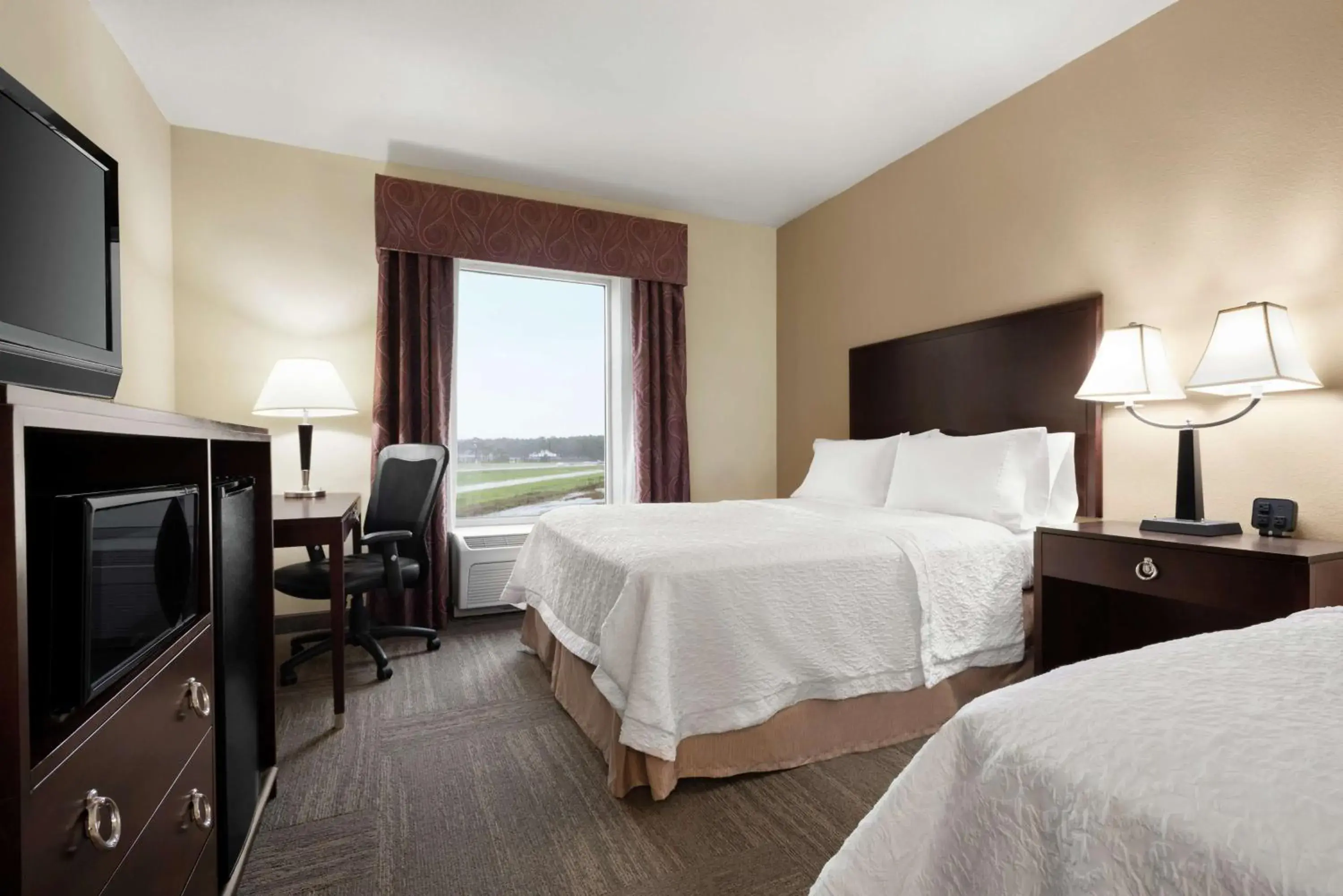 Bedroom, Bed in Hampton Inn & Suites Brunswick Bedroom, Bed in Hampton Inn & Suites Brunswick