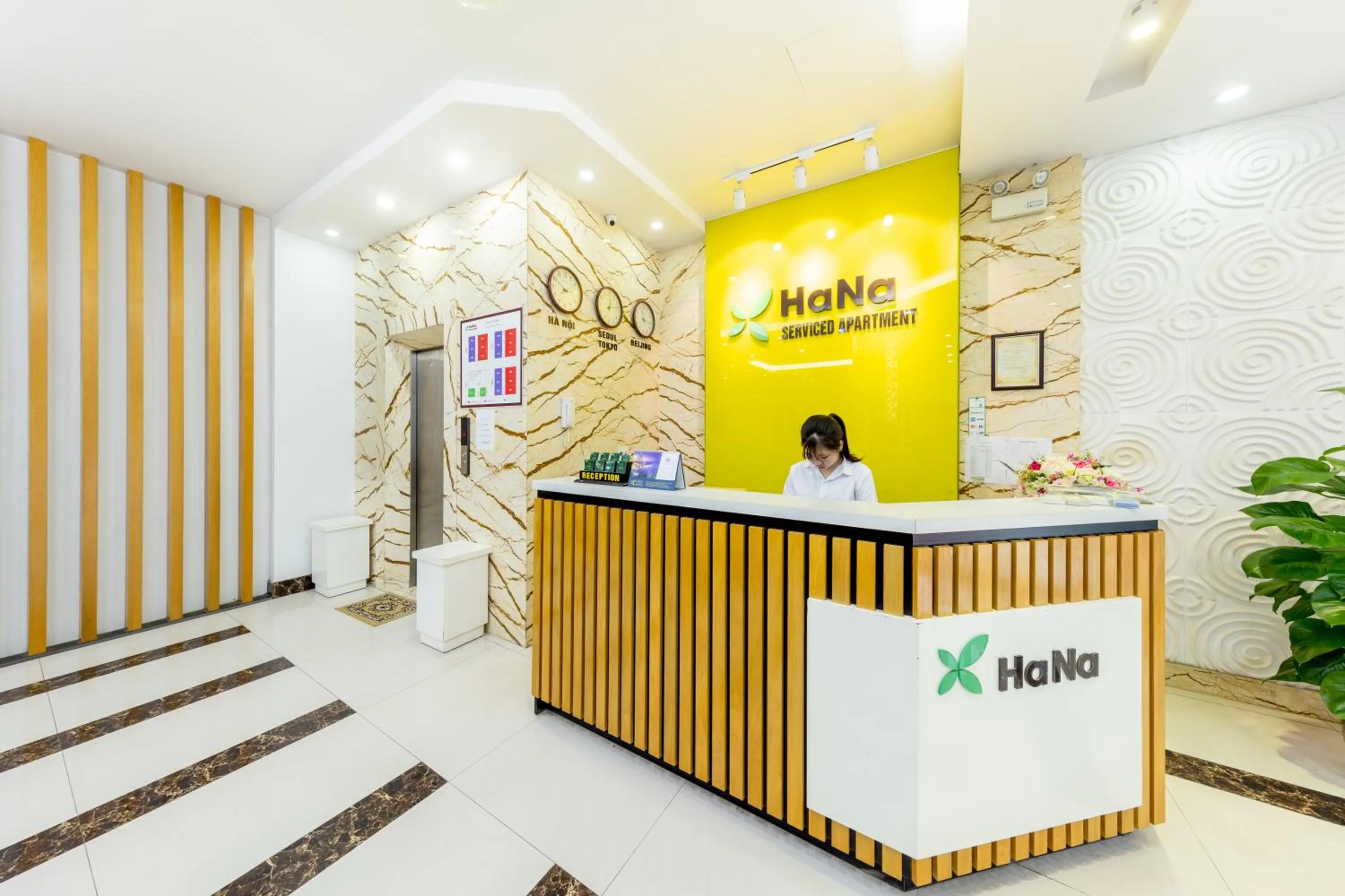 Staff in Hana 1 Apartment & Hotel Bac Ninh