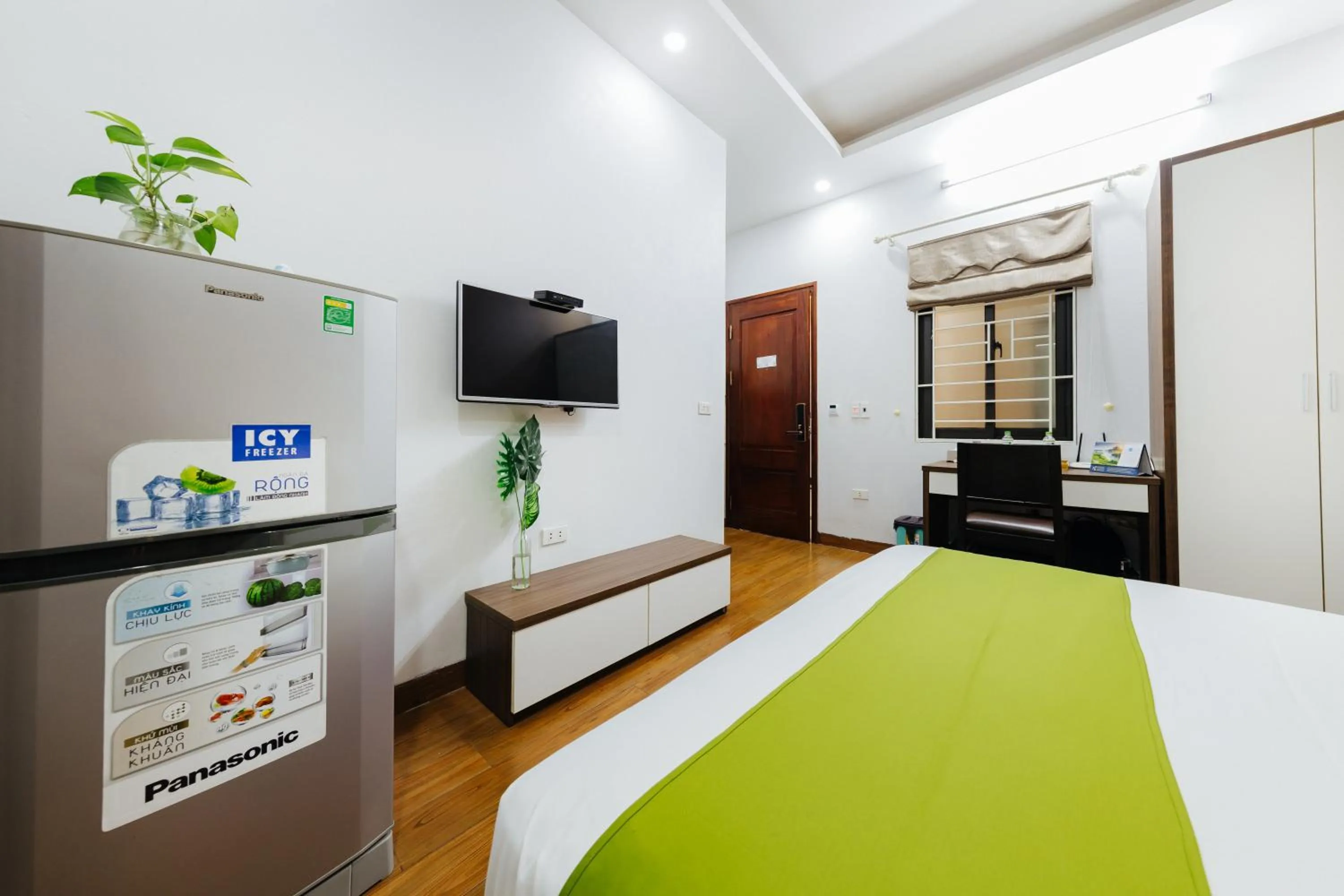 Communal lounge/ TV room, Bed in Hana 1 Apartment & Hotel Bac Ninh