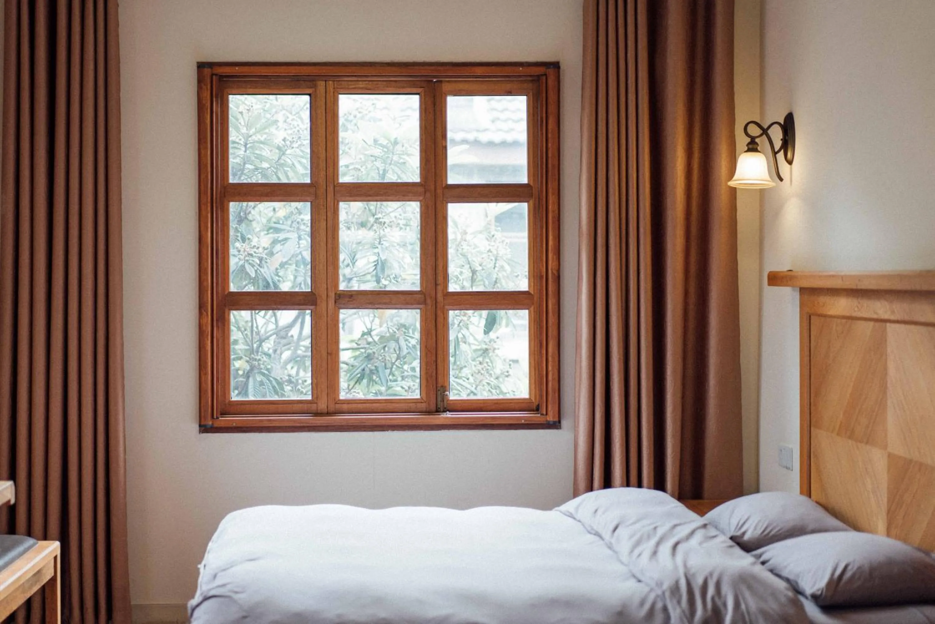 Photo of the whole room, Bed in Two Elms Hotel (Nanjing Confucius Temple Laomen East Branch)