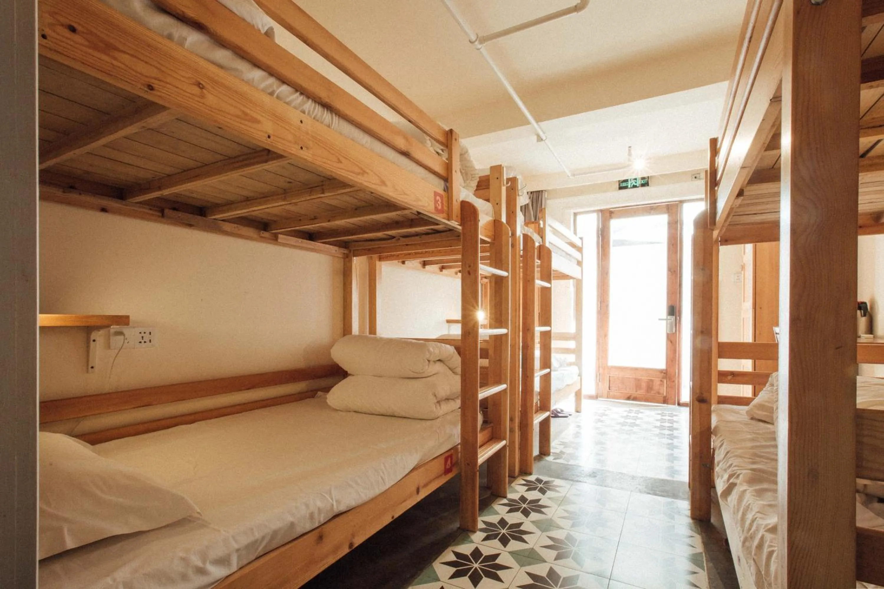 Photo of the whole room, Bed in Two Elms Hotel (Nanjing Confucius Temple Laomen East Branch)