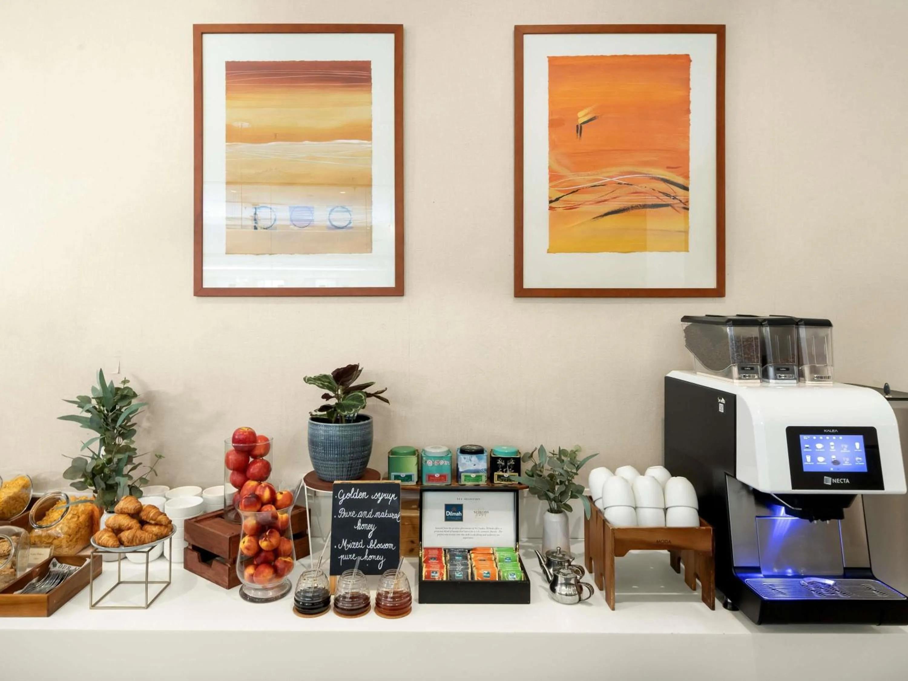 Restaurant/places to eat in The Sydney Boulevard Hotel