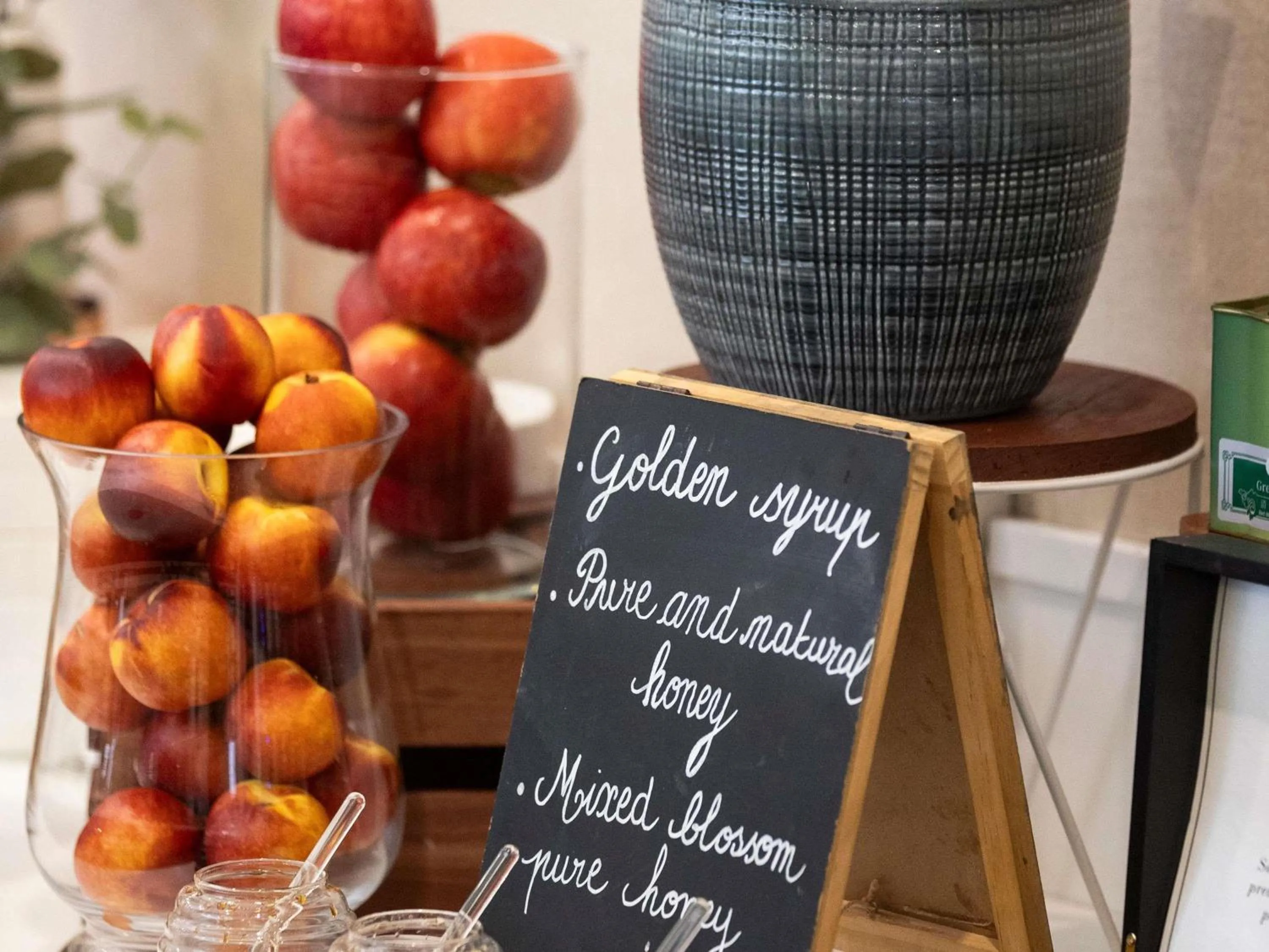 Restaurant/places to eat in The Sydney Boulevard Hotel