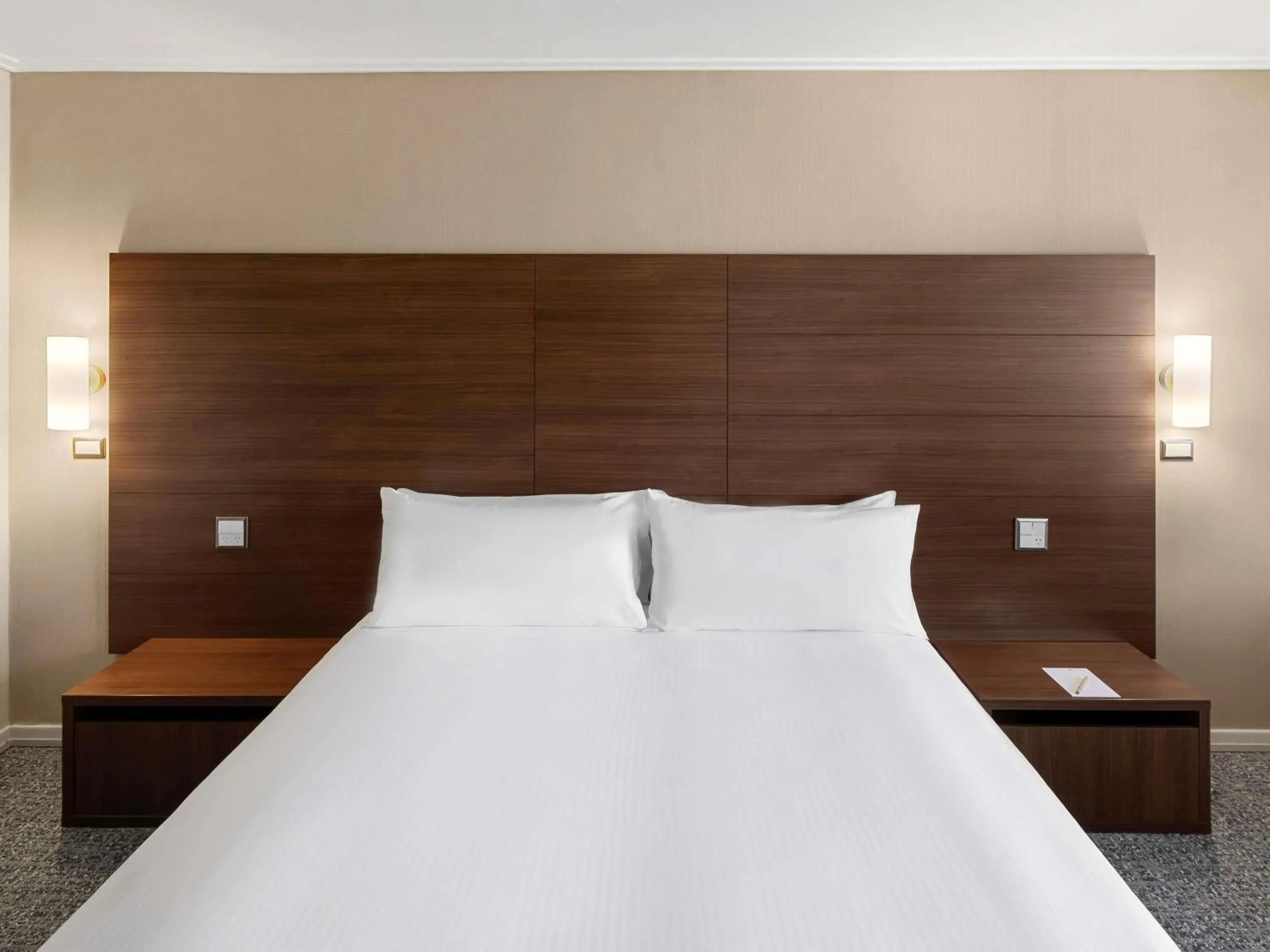 Bedroom, Bed in The Sydney Boulevard Hotel