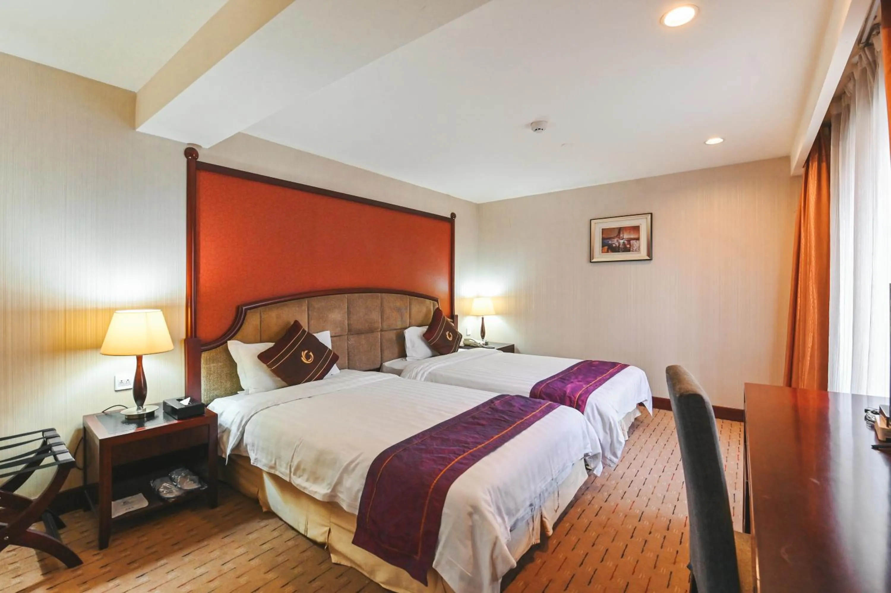 Bed in Royal Plaza Hotel