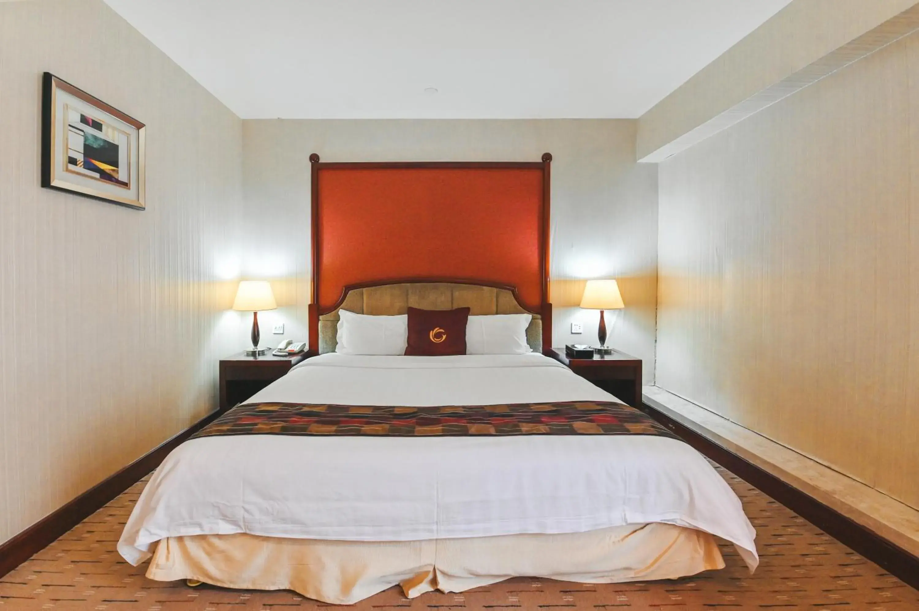 Bed in Royal Plaza Hotel Bed in Royal Plaza Hotel