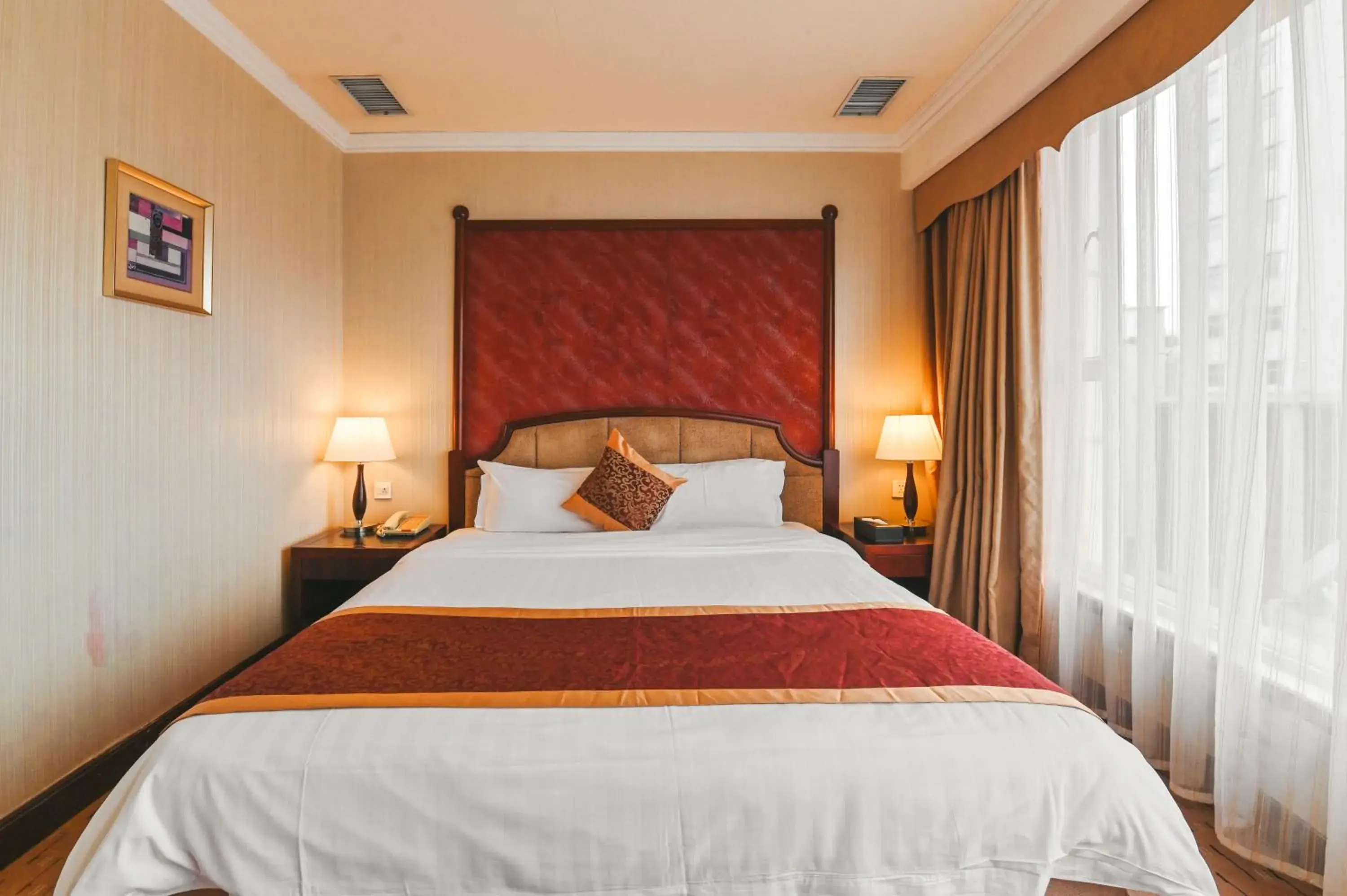 Bed in Royal Plaza Hotel Bed in Royal Plaza Hotel