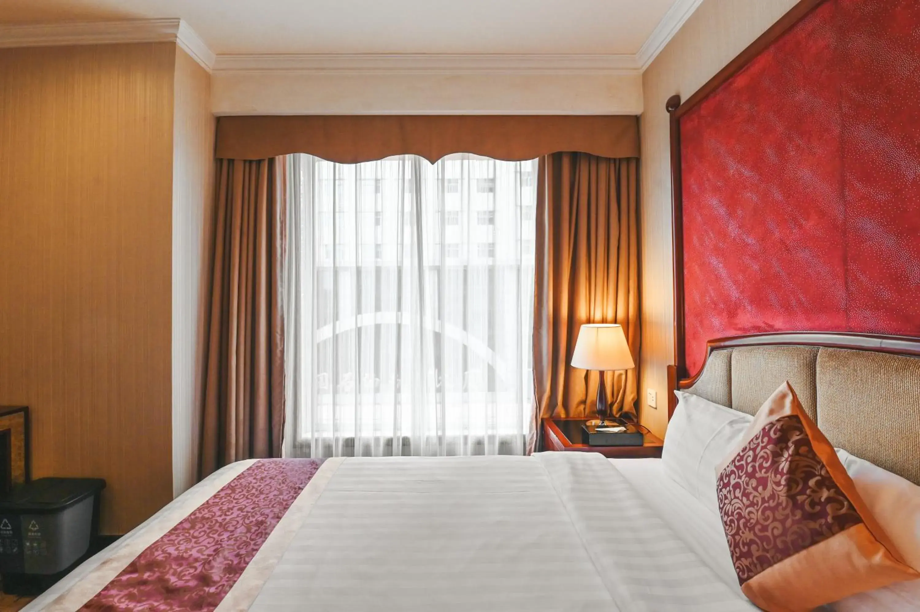 Bed in Royal Plaza Hotel Bed in Royal Plaza Hotel