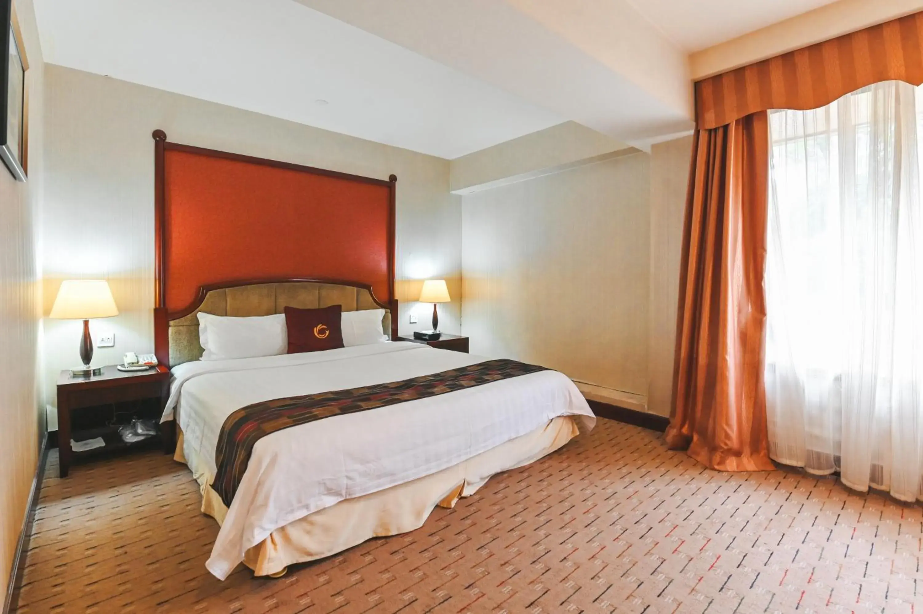 Bed in Royal Plaza Hotel Bed in Royal Plaza Hotel