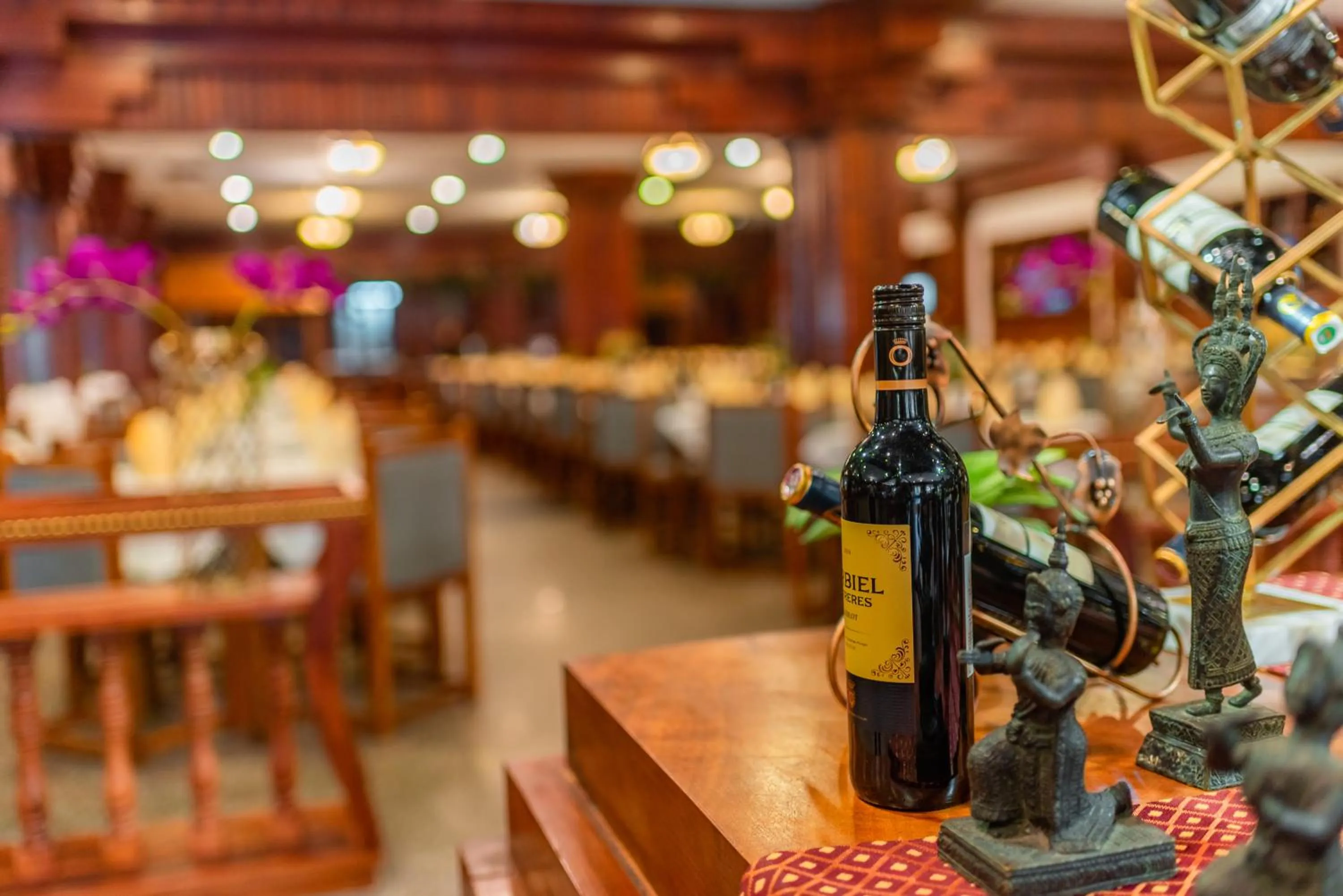 Restaurant/places to eat in Empress Angkor Resort & Spa