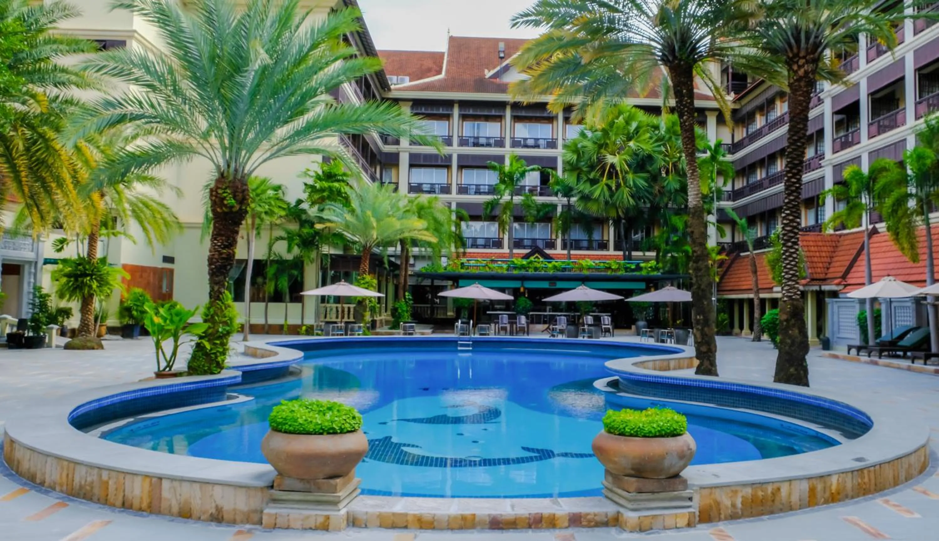 Swimming pool in Empress Angkor Resort & Spa