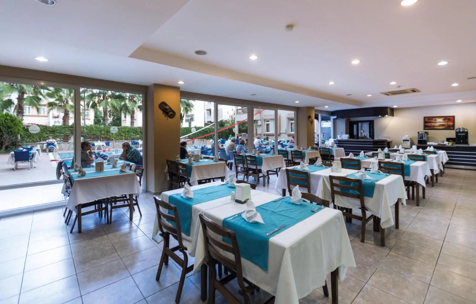 Restaurant/places to eat in Helios Hotel