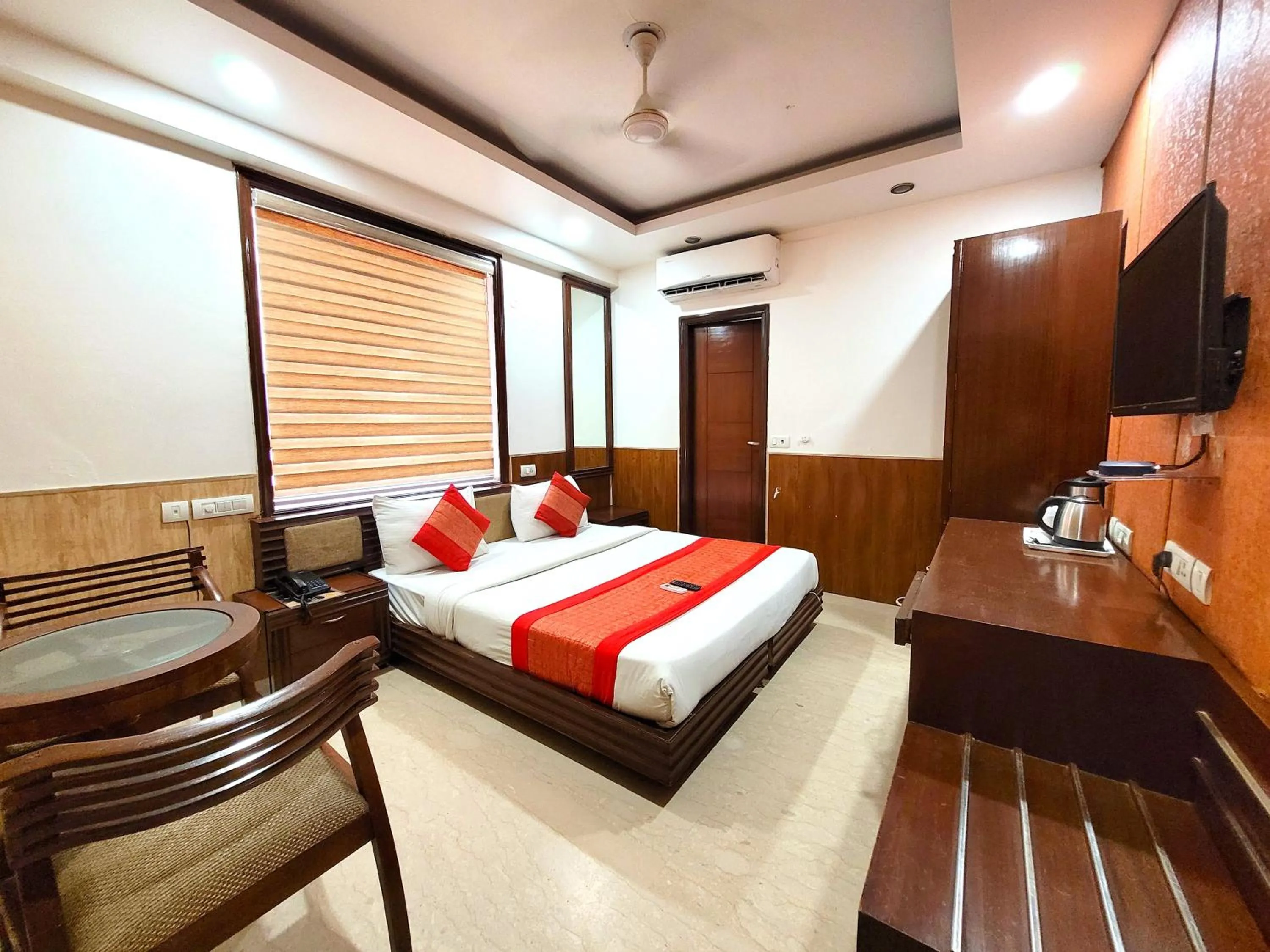 Bathroom, Bed in Hotel The Daanish Residency - Karol Bagh