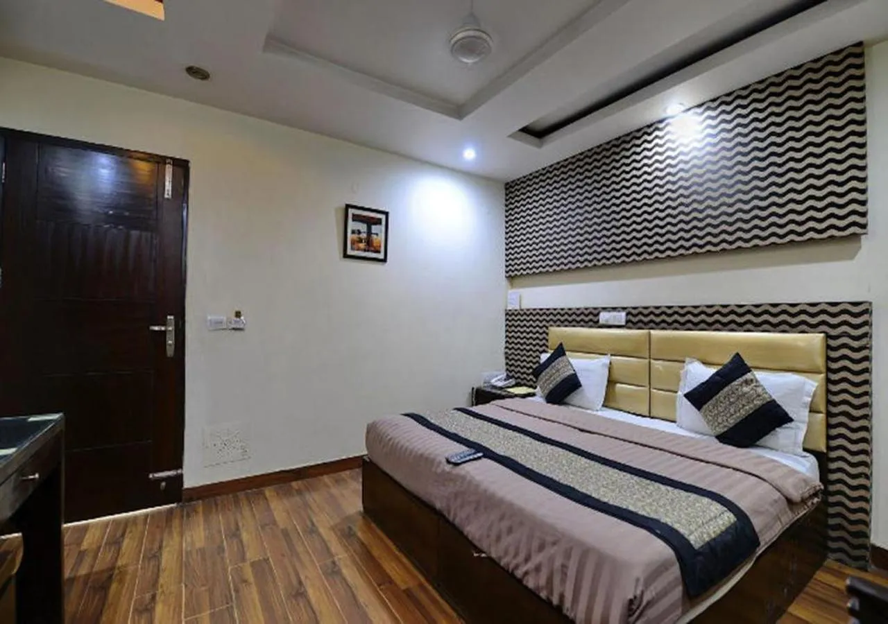 Bed in Hotel The Daanish Residency - Karol Bagh