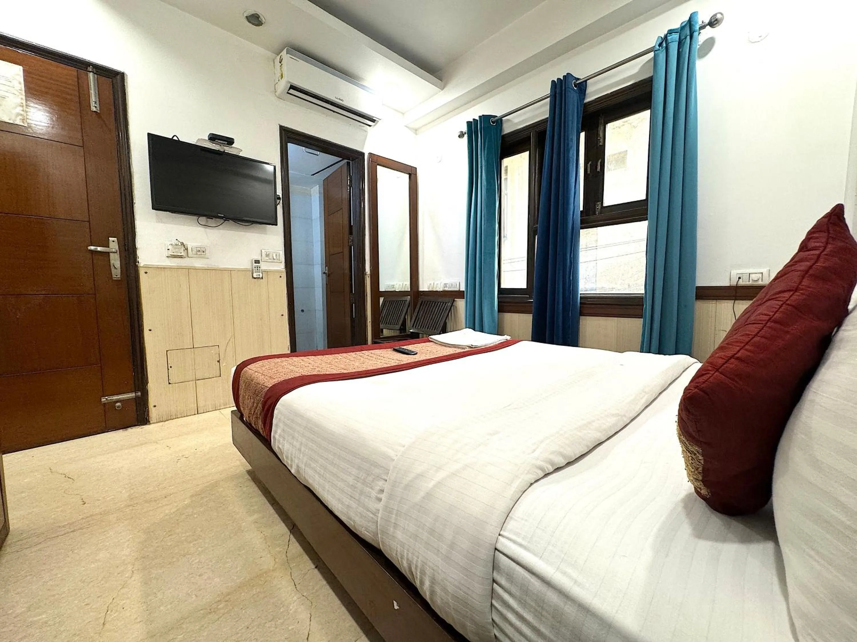 Bed in Hotel The Daanish Residency - Karol Bagh