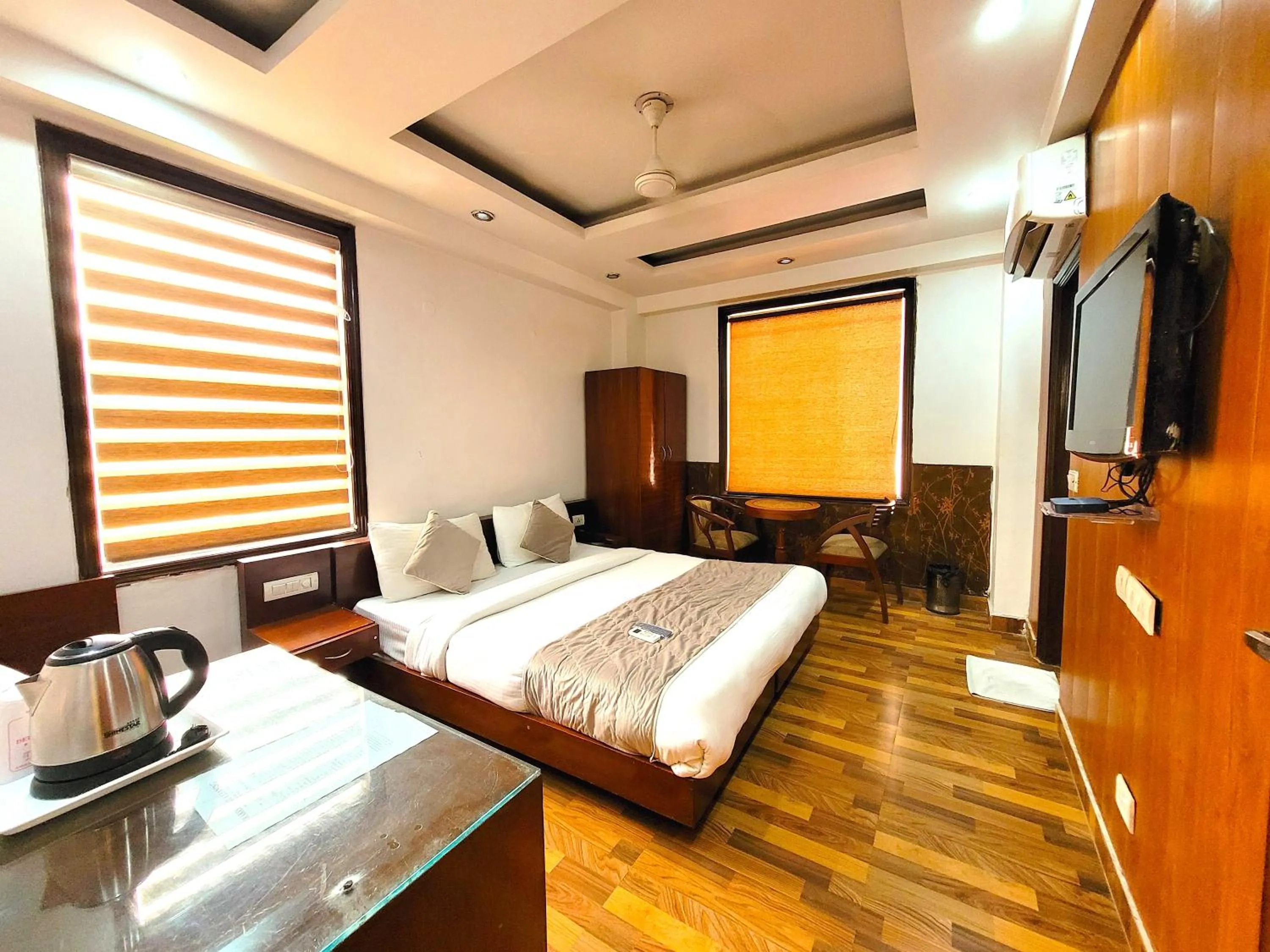 TV and multimedia, Bed in Hotel The Daanish Residency - Karol Bagh
