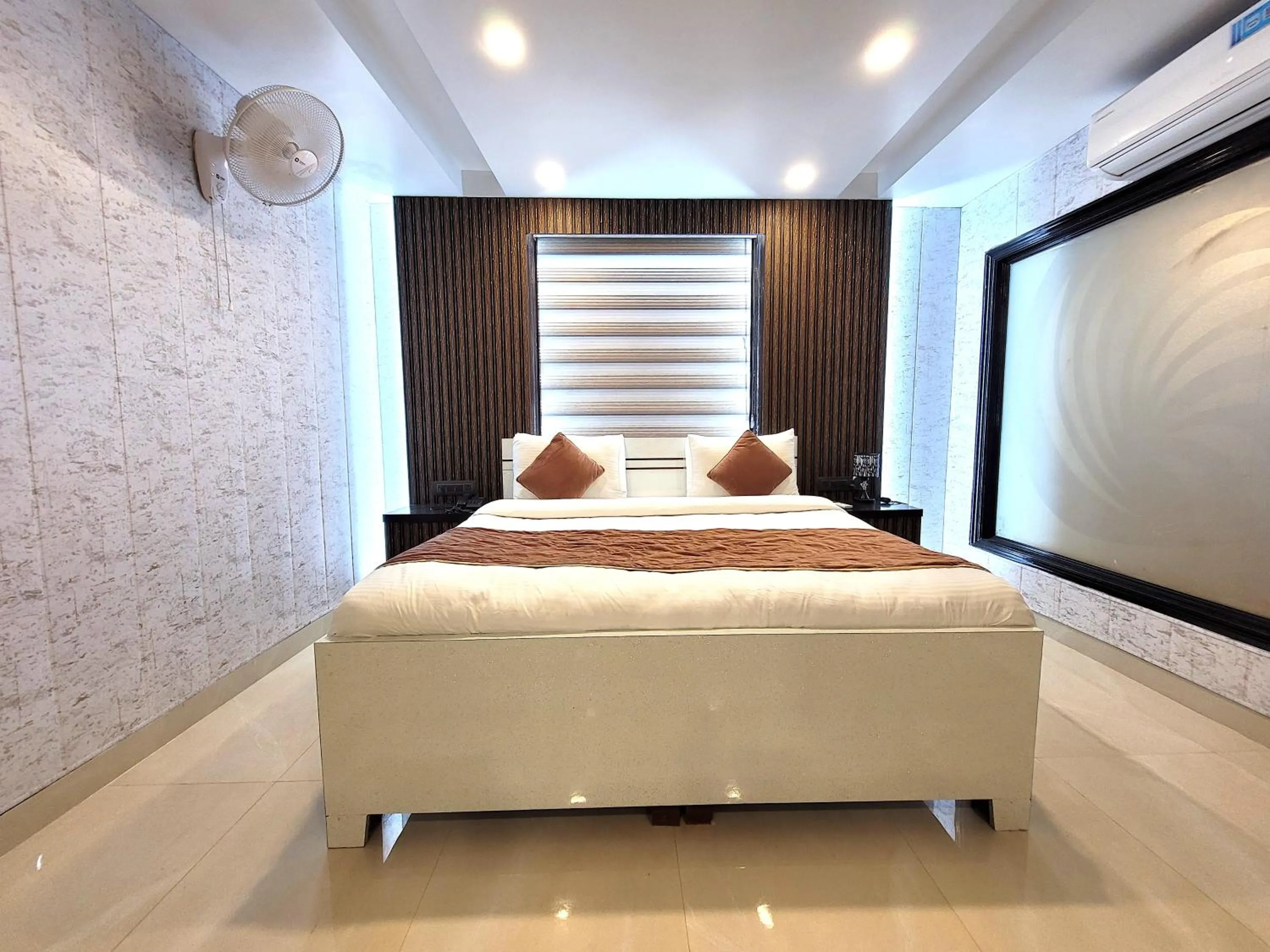 Bed in Hotel The Daanish Residency - Karol Bagh