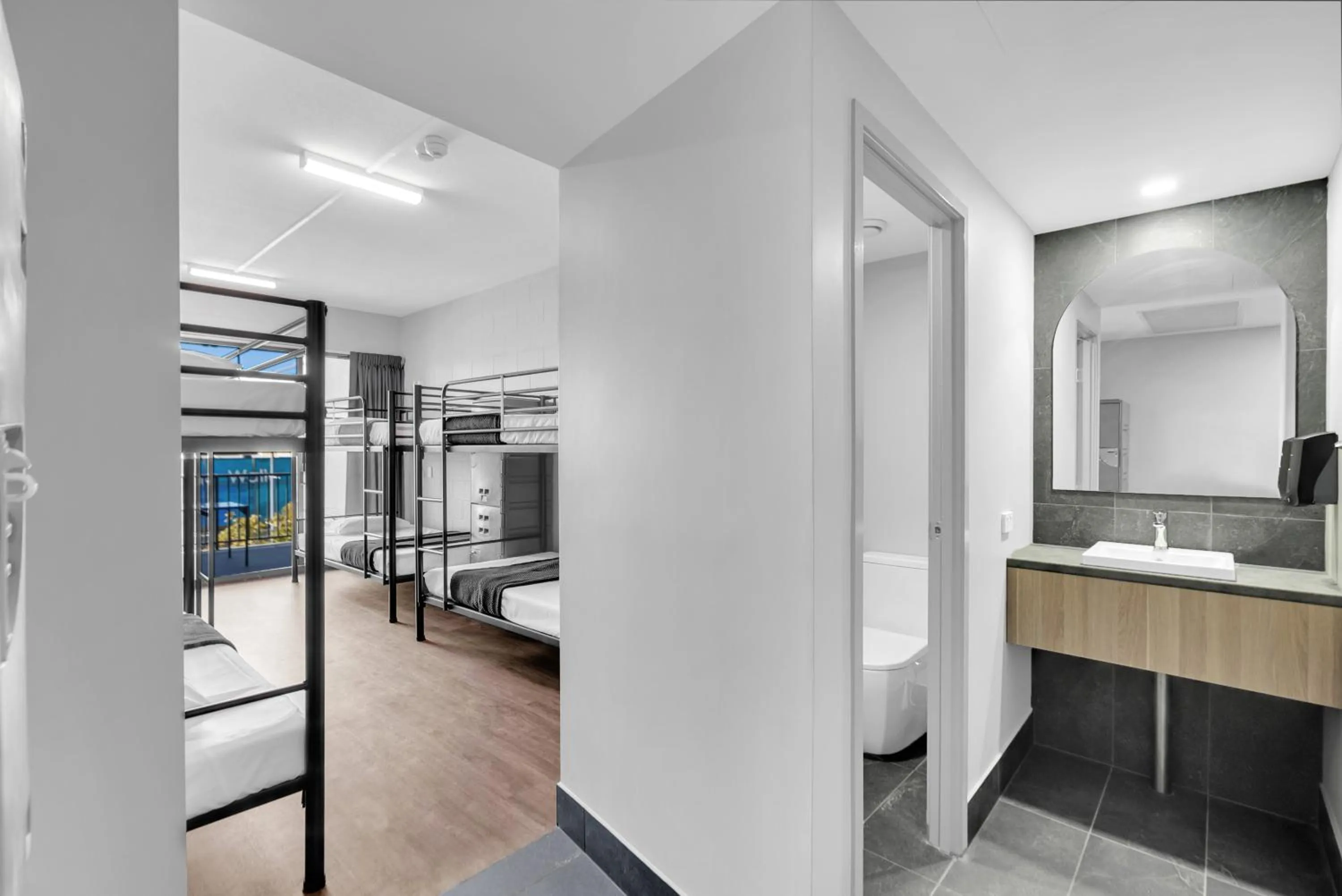 Bathroom in Gilligan's Hotel & Resort Cairns