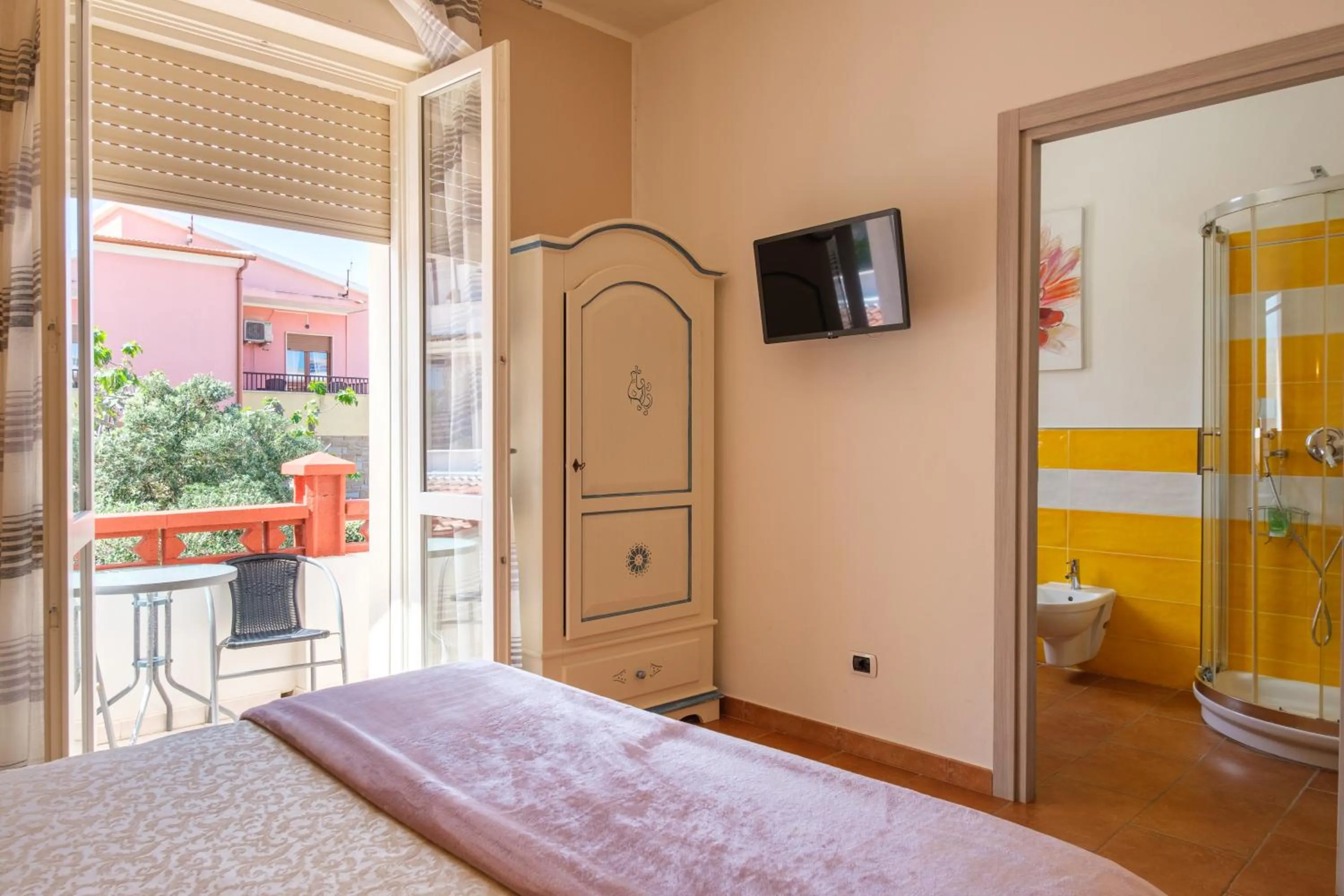 Shower in Villa Piana