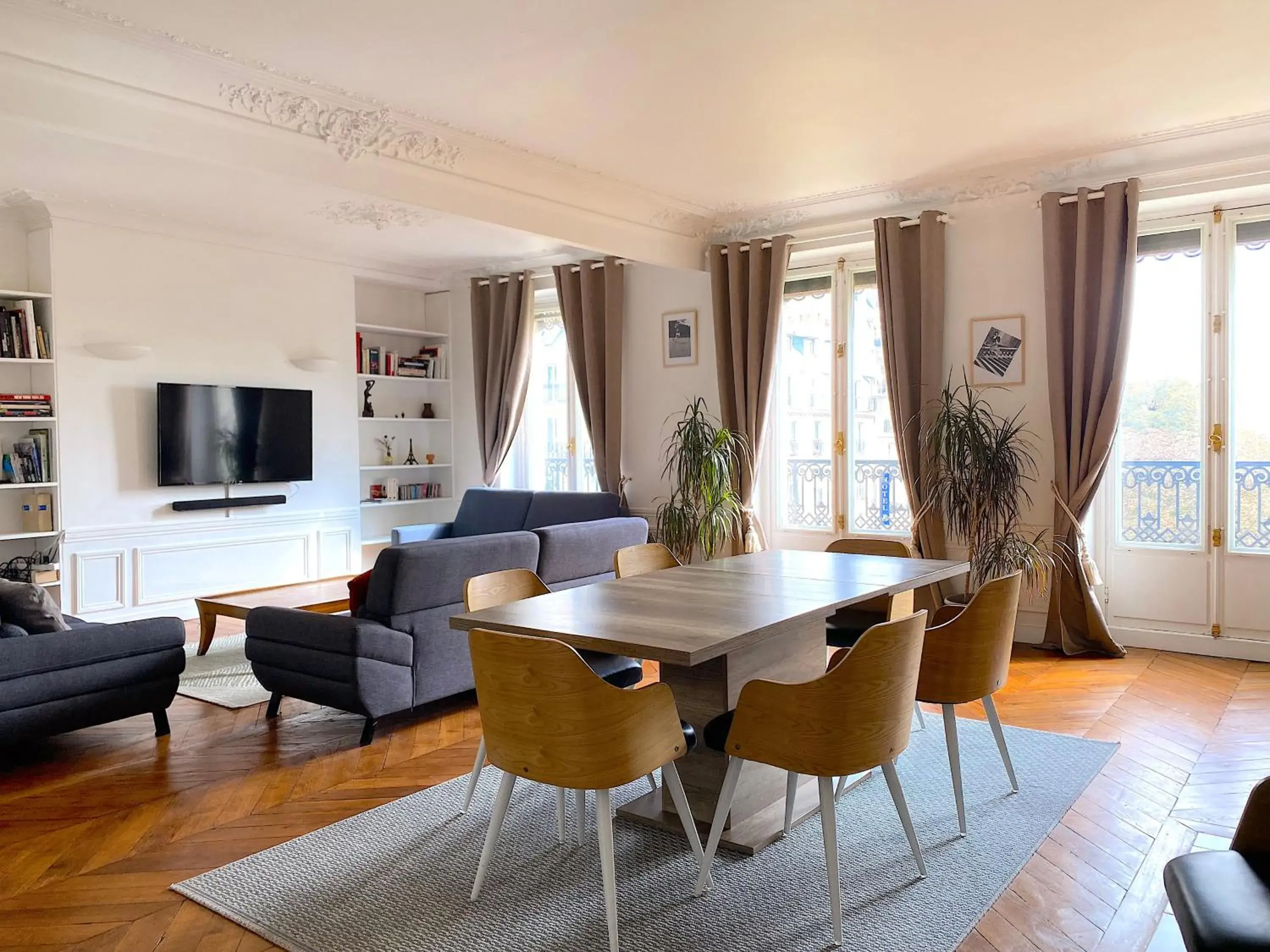 Marvellous Sunbathed 3BR at the heart of Paris Marvellous Sunbathed 3BR at the heart of Paris