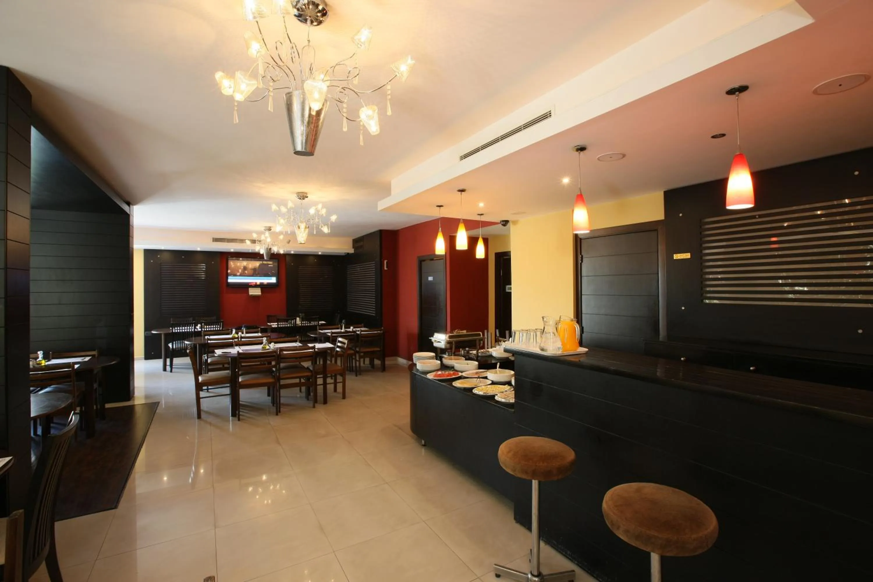 Restaurant/places to eat in Zoukotel Hotel