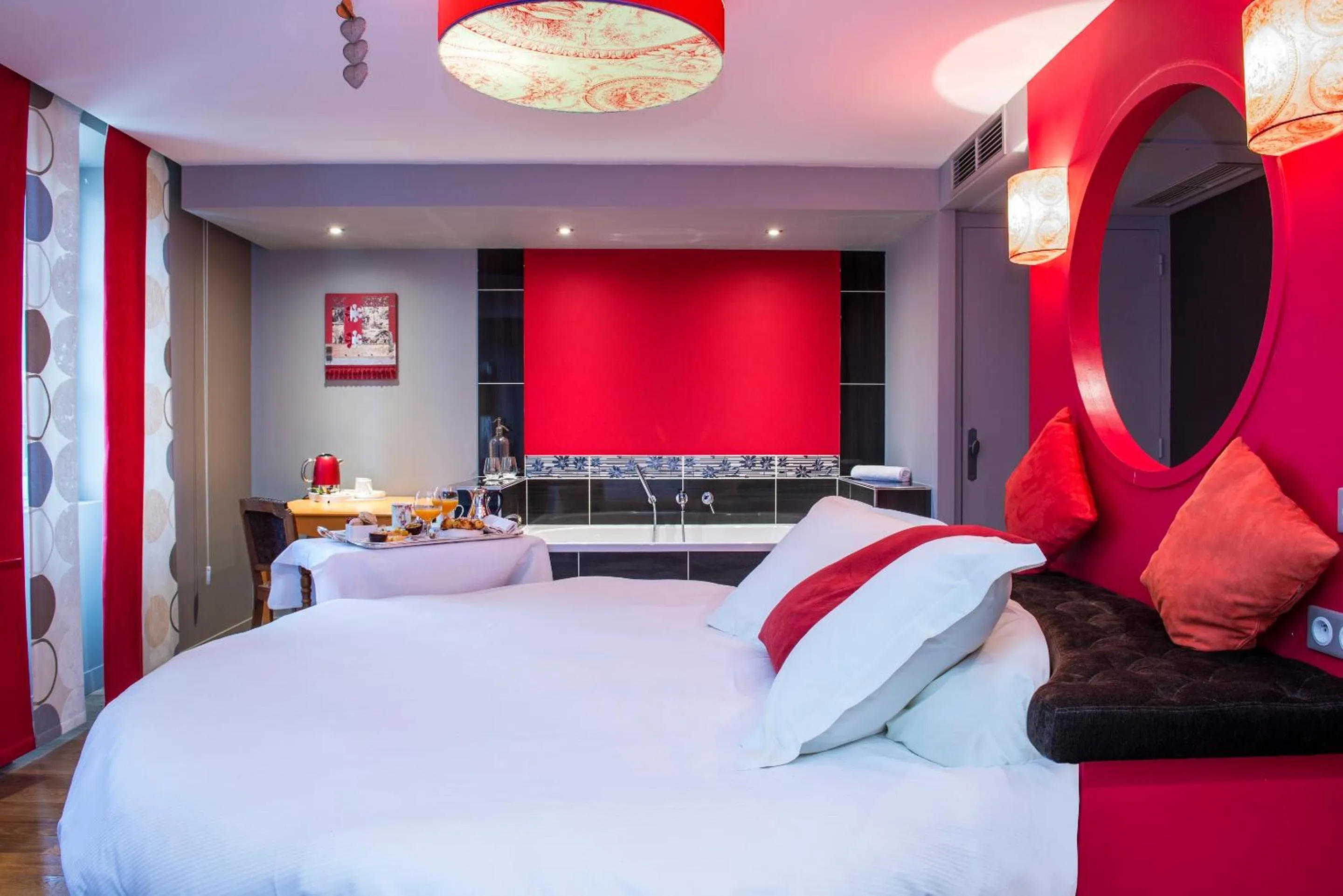 Bathroom, Bed in Frédéric Carrion - Cuisine, Hôtel & Spa