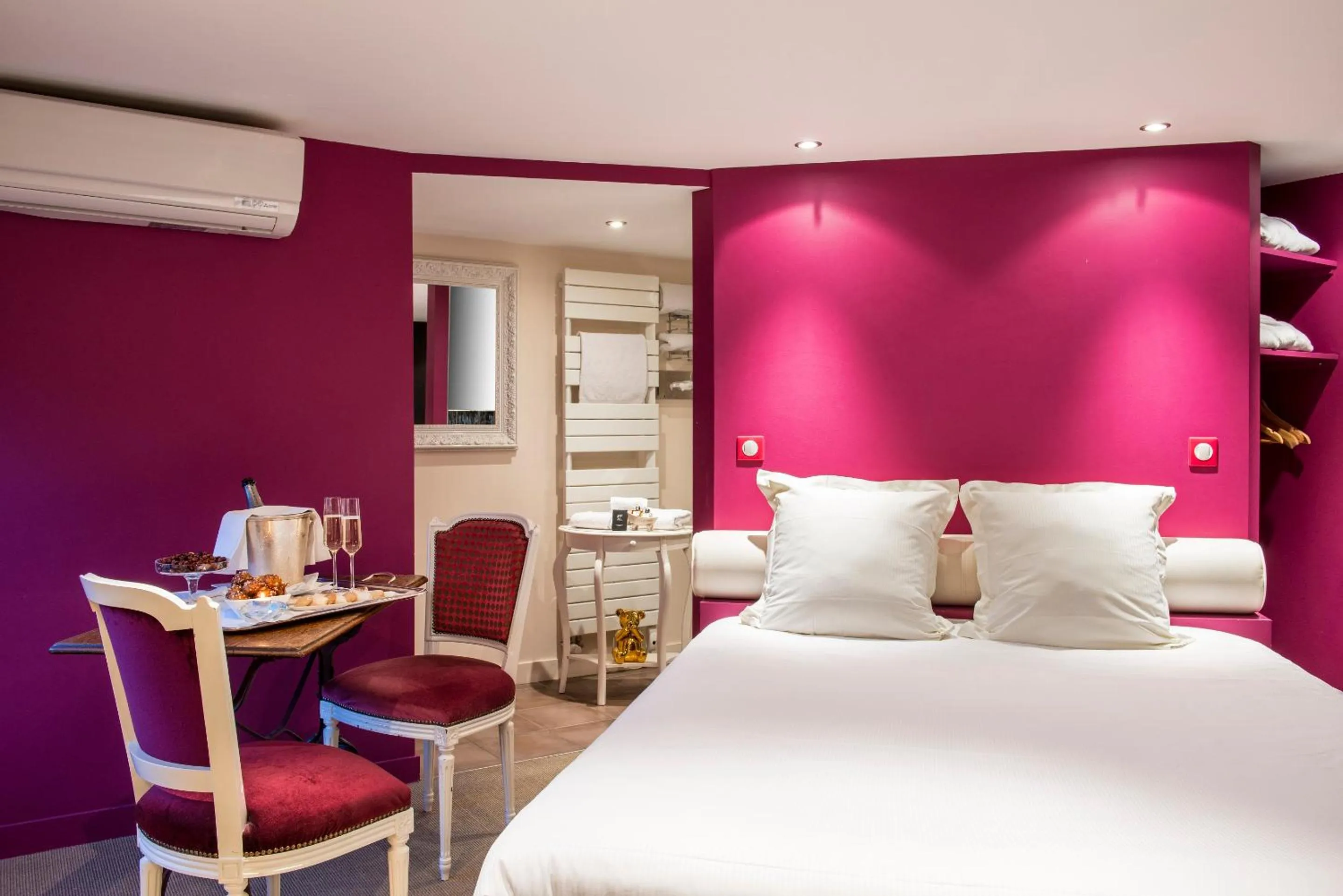 Photo of the whole room, Bed in Frédéric Carrion - Cuisine, Hôtel & Spa