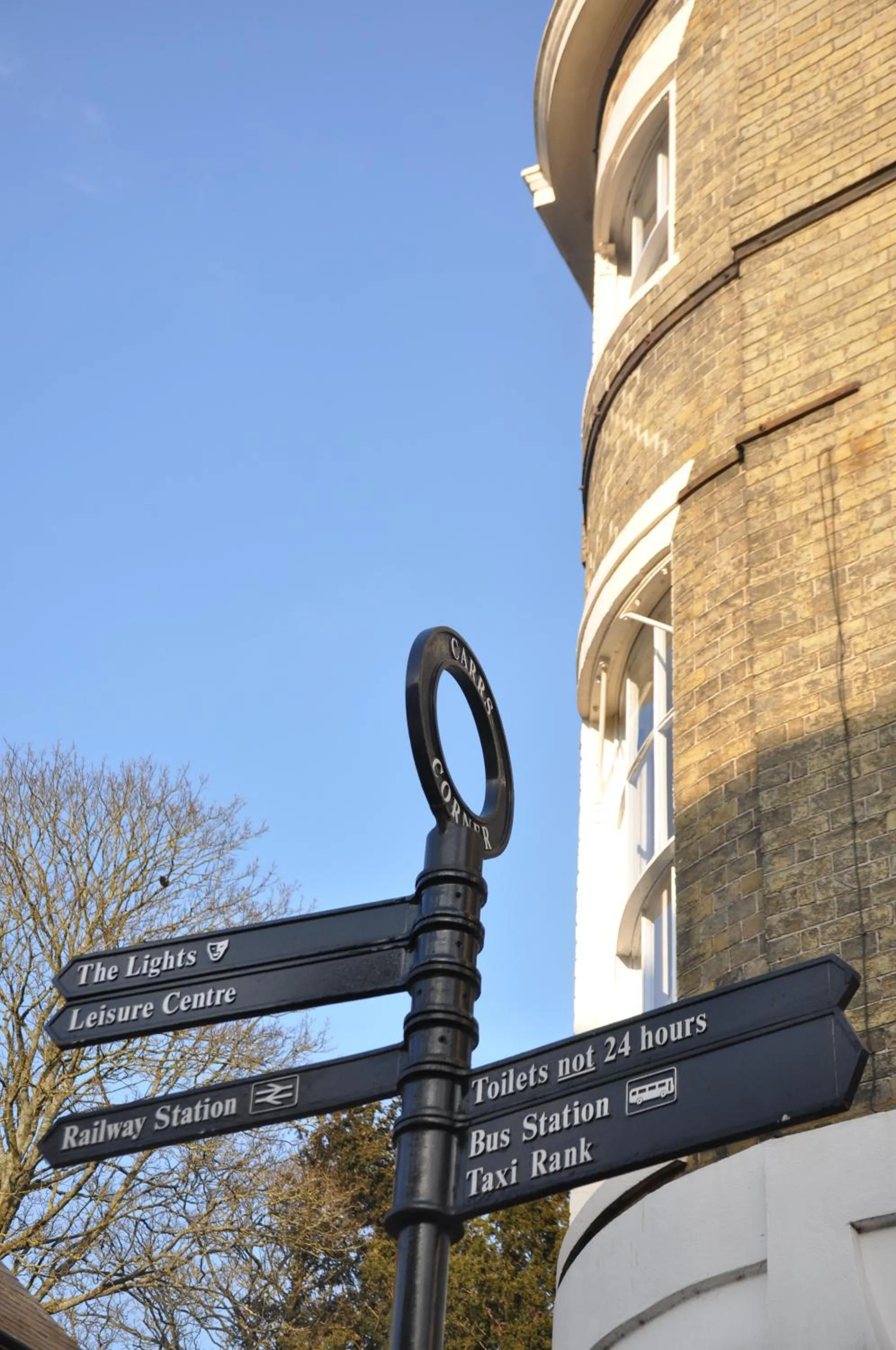 Facade/entrance in Andover Apartments