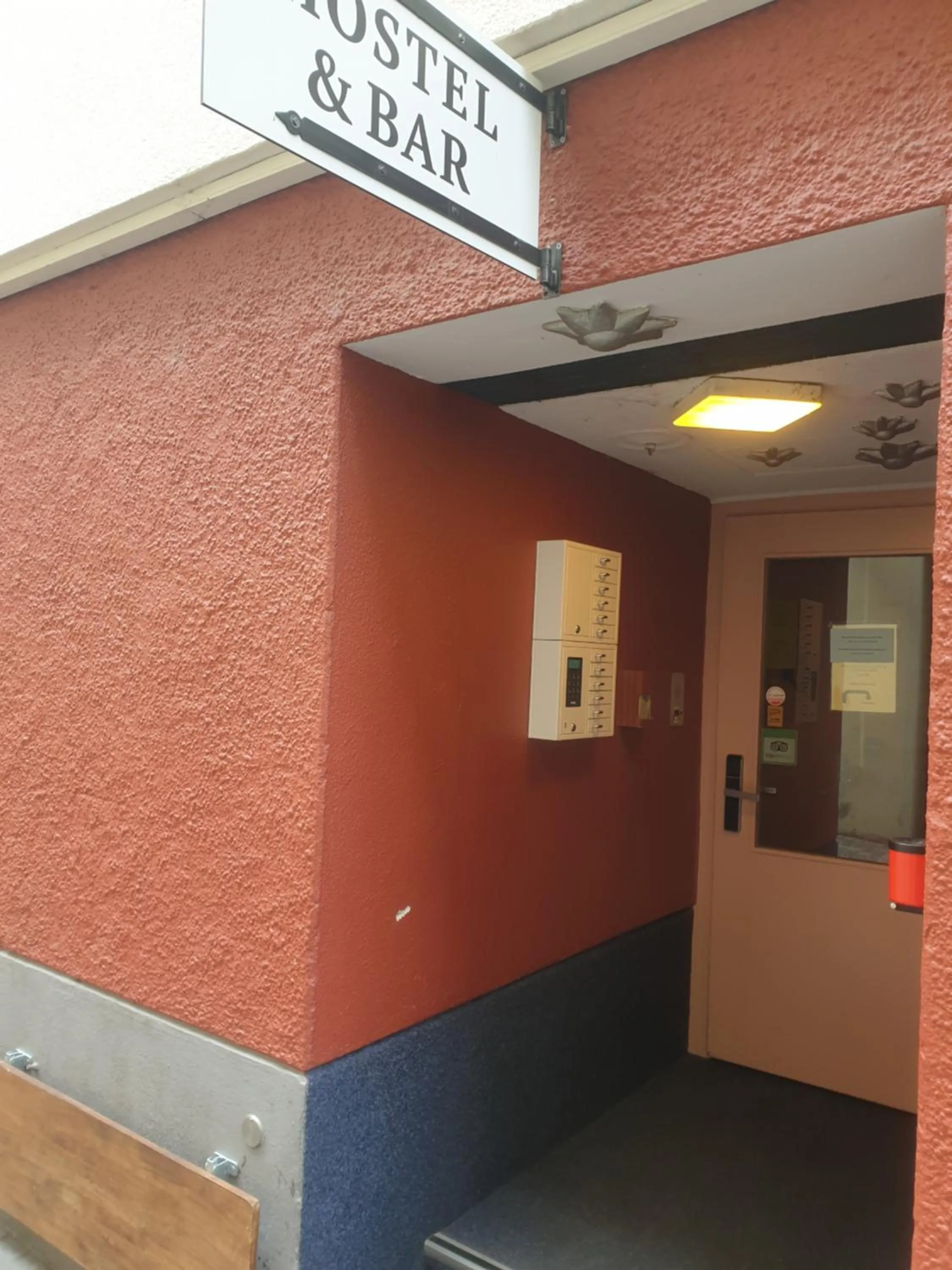 Facade/entrance in Oldtown Hostel Otter