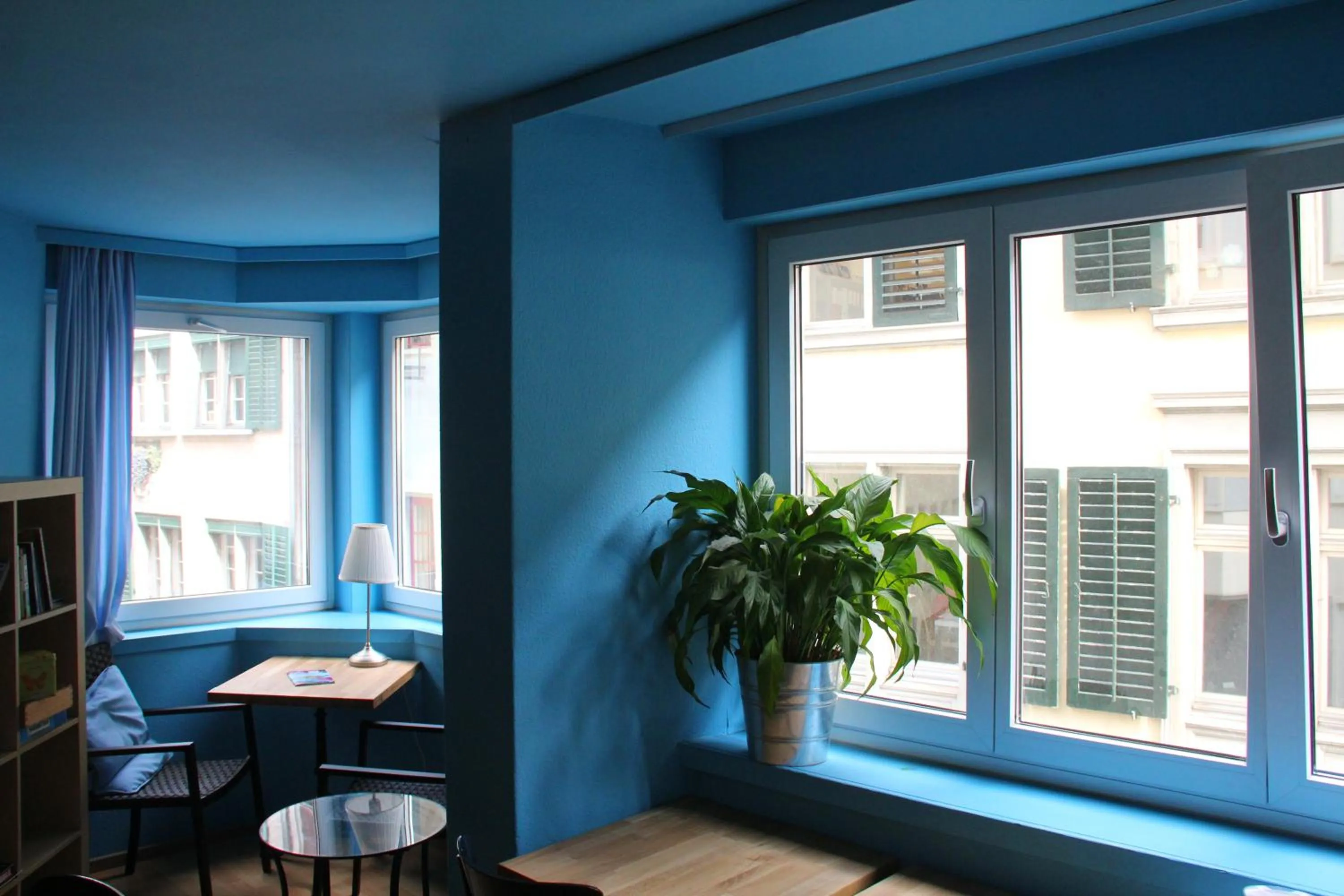 Seating area in Oldtown Hostel Otter